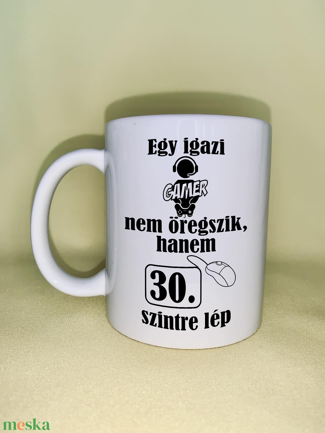 Egy igazi gamer nem öregszik bögre - otthon & életmód - konyhafelszerelés, tálalás - tálalás - bögre & csésze - Meska.hu Egy igazi gamer nem öregszik bögre - otthon & életmód - konyhafelszerelés, tálalás - tálalás - bögre & csésze - Meska.hu