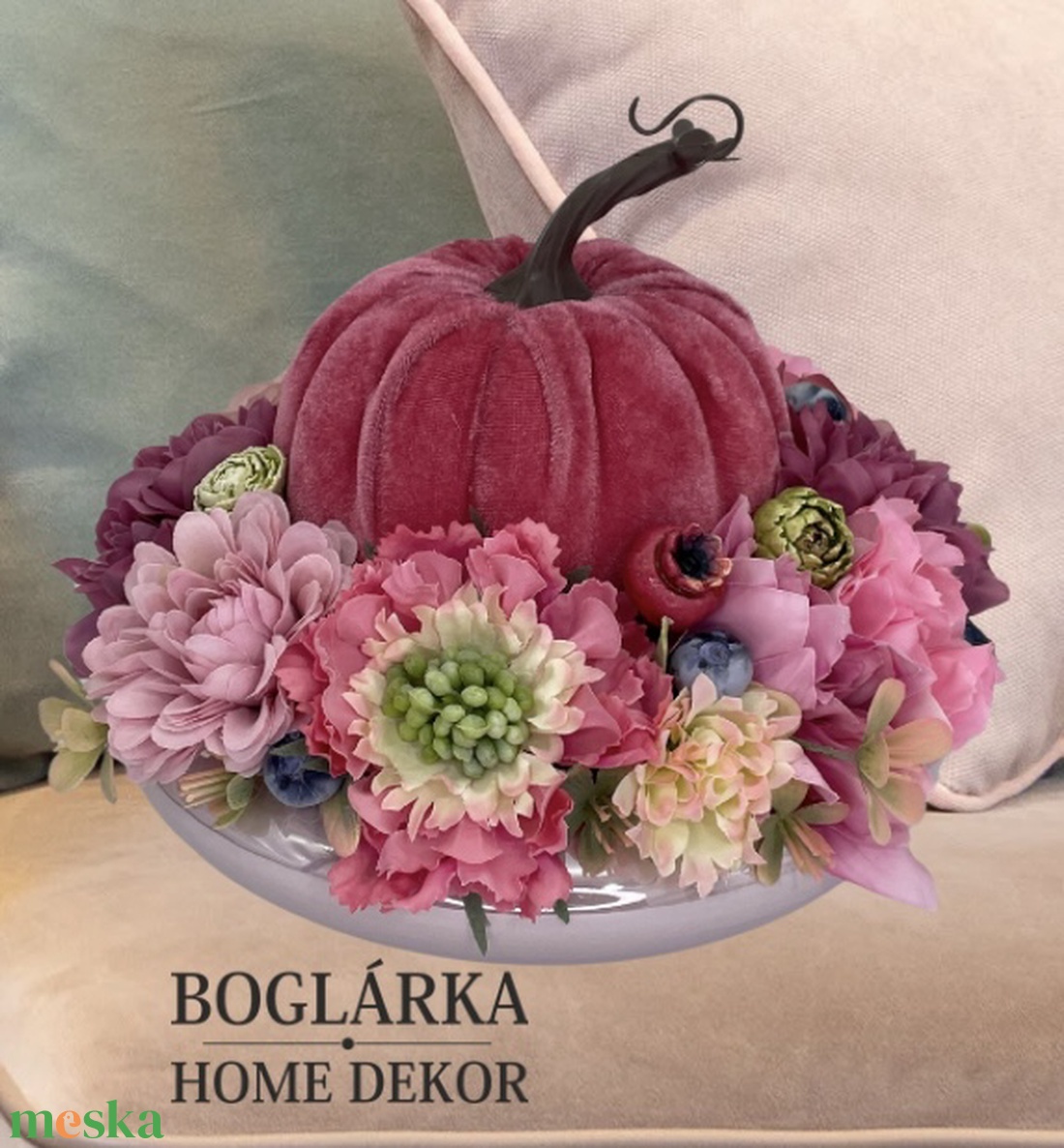 Rózsaszín őszi asztaldísz bársony tökkel - otthon & életmód - dekoráció - asztal és polc dekoráció - horgolt & csipketerítő - Meska.hu Rózsaszín őszi asztaldísz bársony tökkel - otthon & életmód - dekoráció - asztal és polc dekoráció - horgolt & csipketerítő - Meska.hu