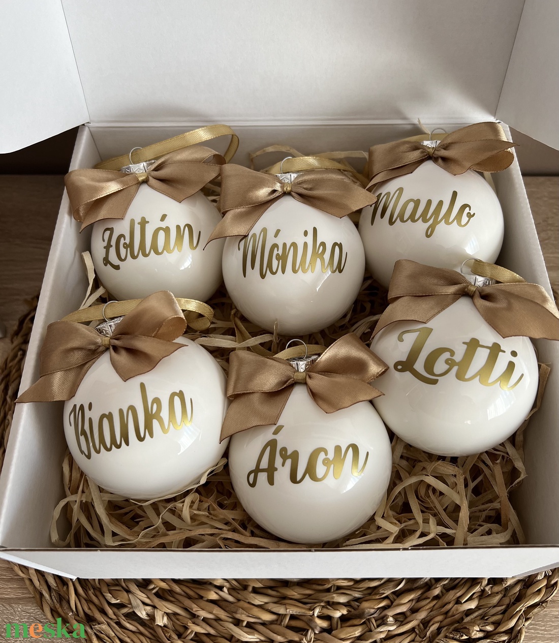 Neves karácsonyfagömb - karácsony - karácsonyi lakásdekoráció - karácsonyfadíszek - Meska.hu