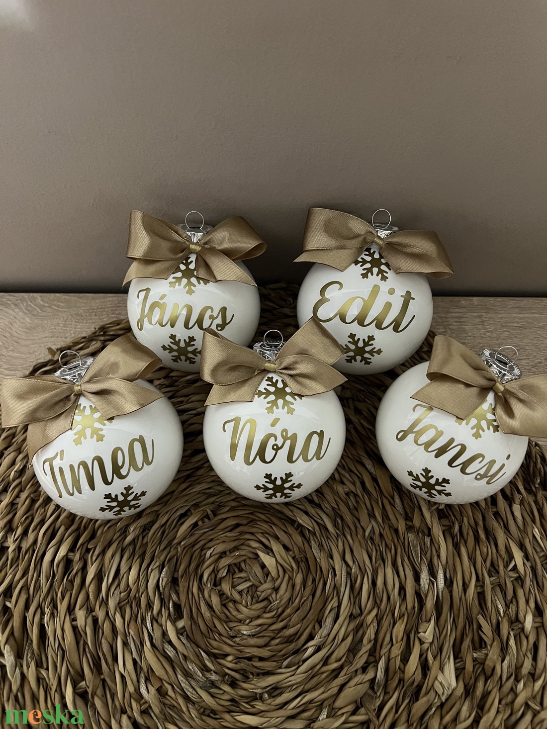 Neves karácsonyfagömb - karácsony - karácsonyi lakásdekoráció - karácsonyfadíszek - Meska.hu