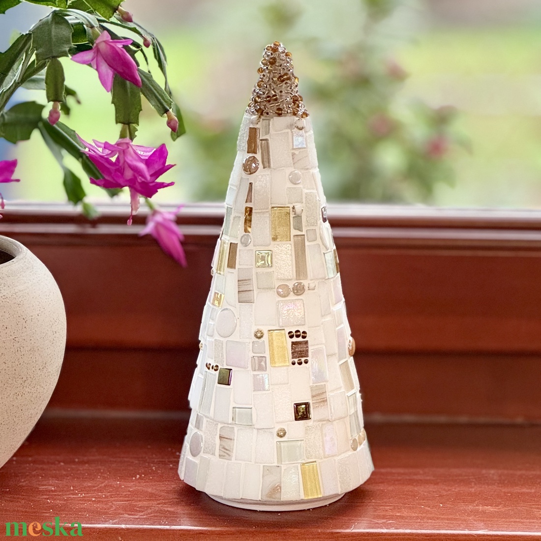 Nagy mozaik piramis, fehér-arany - karácsony - adventi díszek - adventi ablakdekoráció - Meska.hu