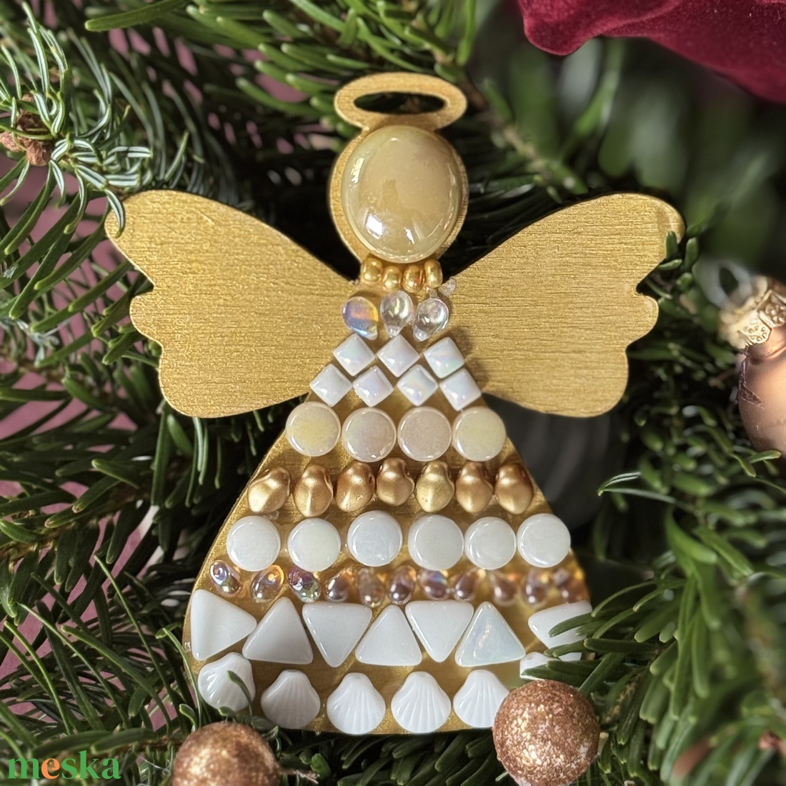 Arany-fehér angyalka fa alapon. 10x8 cm - karácsony - karácsonyi lakásdekoráció - karácsonyfadíszek - Meska.hu