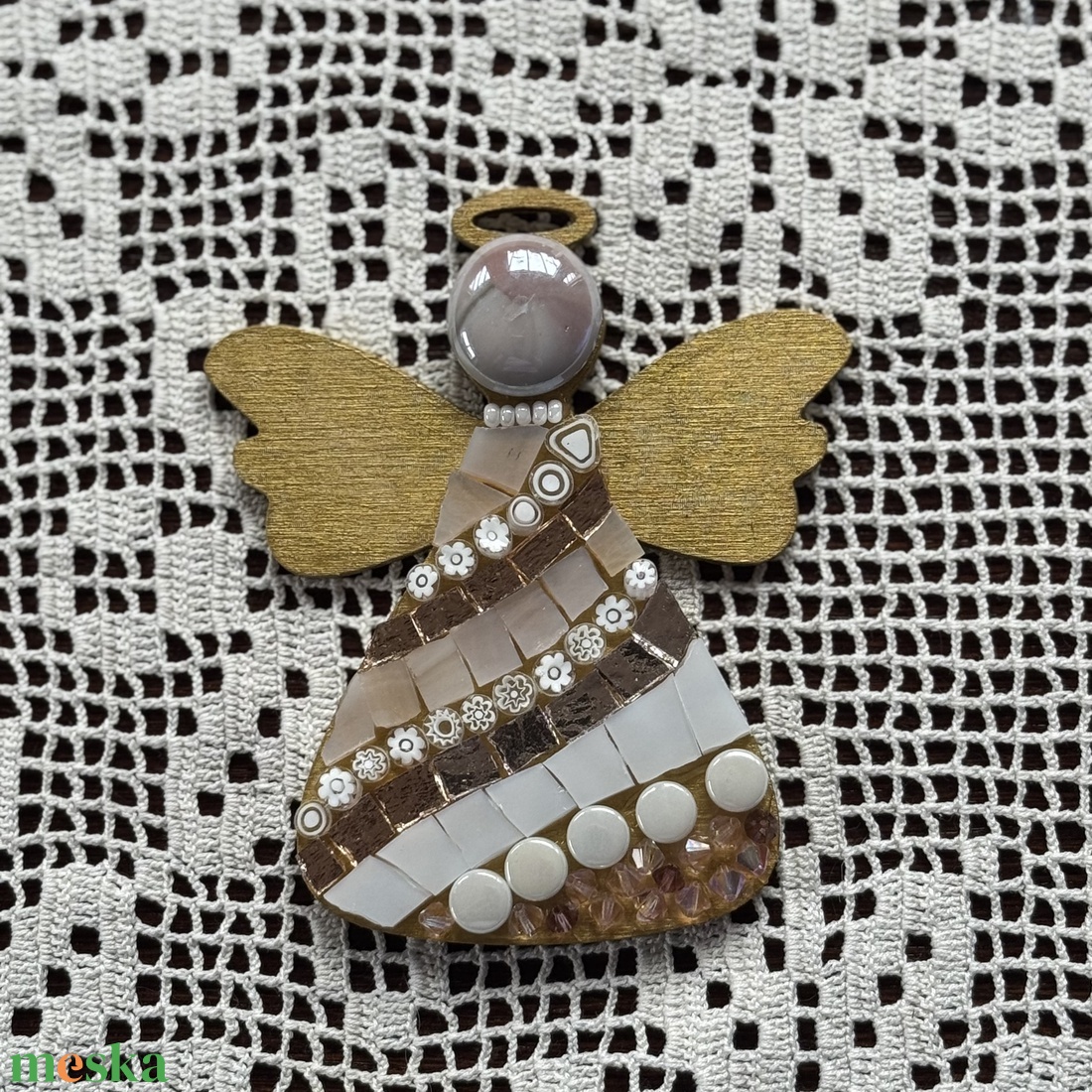 Arany-fehér angyalka fa alapon. 10x8 cm - karácsony - karácsonyi lakásdekoráció - karácsonyfadíszek - Meska.hu