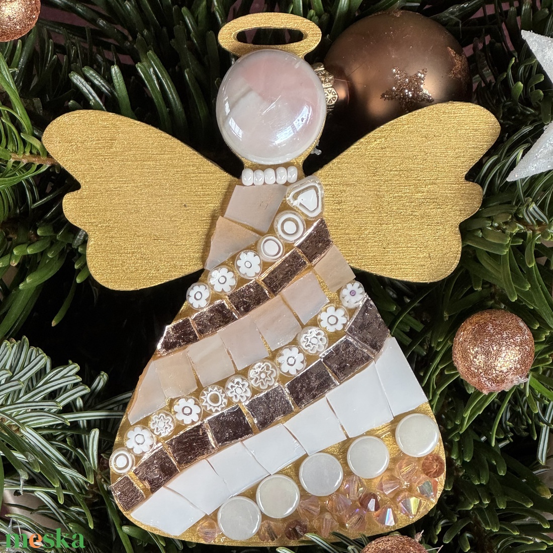 Arany-fehér angyalka fa alapon. 10x8 cm - karácsony - karácsonyi lakásdekoráció - karácsonyfadíszek - Meska.hu