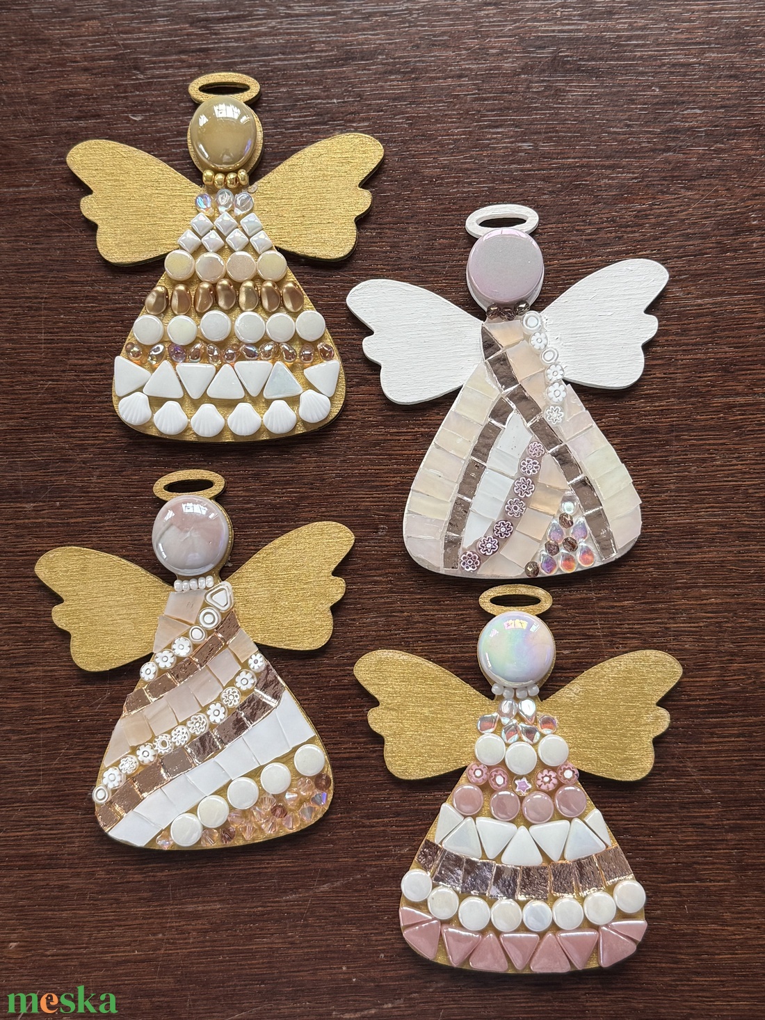 Arany-fehér angyalka fa alapon. 10x8 cm - karácsony - karácsonyi lakásdekoráció - karácsonyfadíszek - Meska.hu