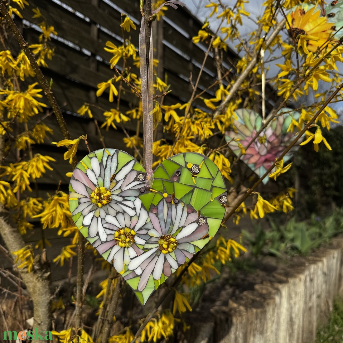 mozaik szív, százszorszéppel, üveggel  és gyönggyel - otthon & életmód - dekoráció - kép & falikép - mozaik kép - Meska.hu