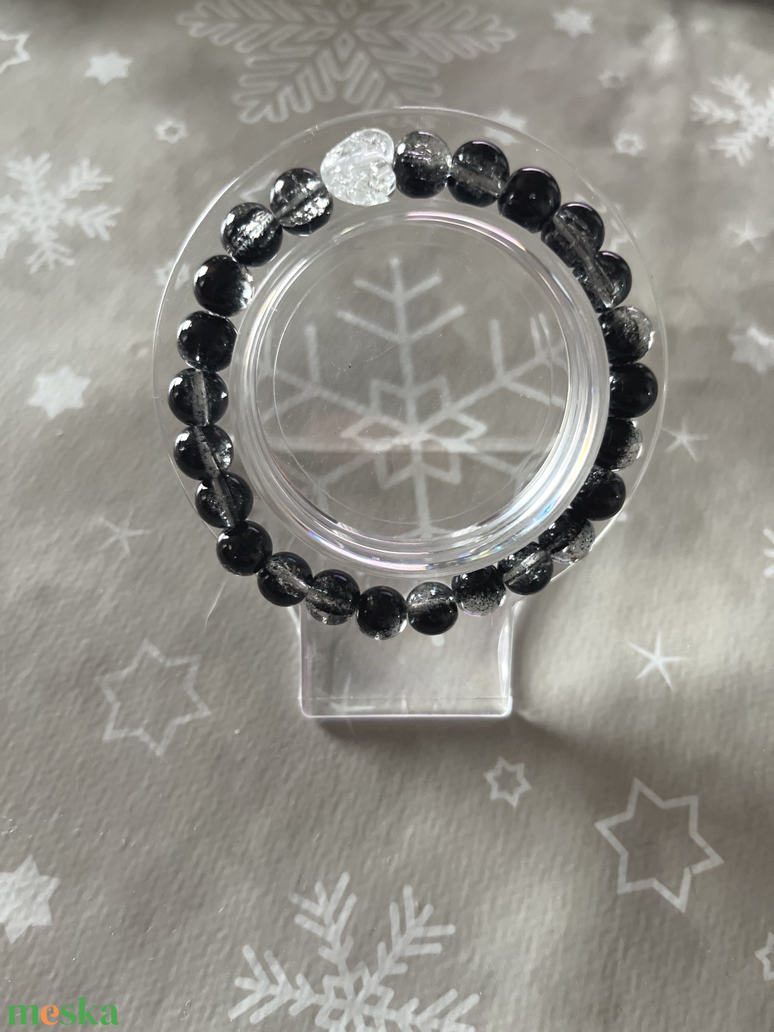 Fekete üveggyöngy karkötő - szívvel - ékszer - karkötő - gyöngyös karkötő - Meska.hu