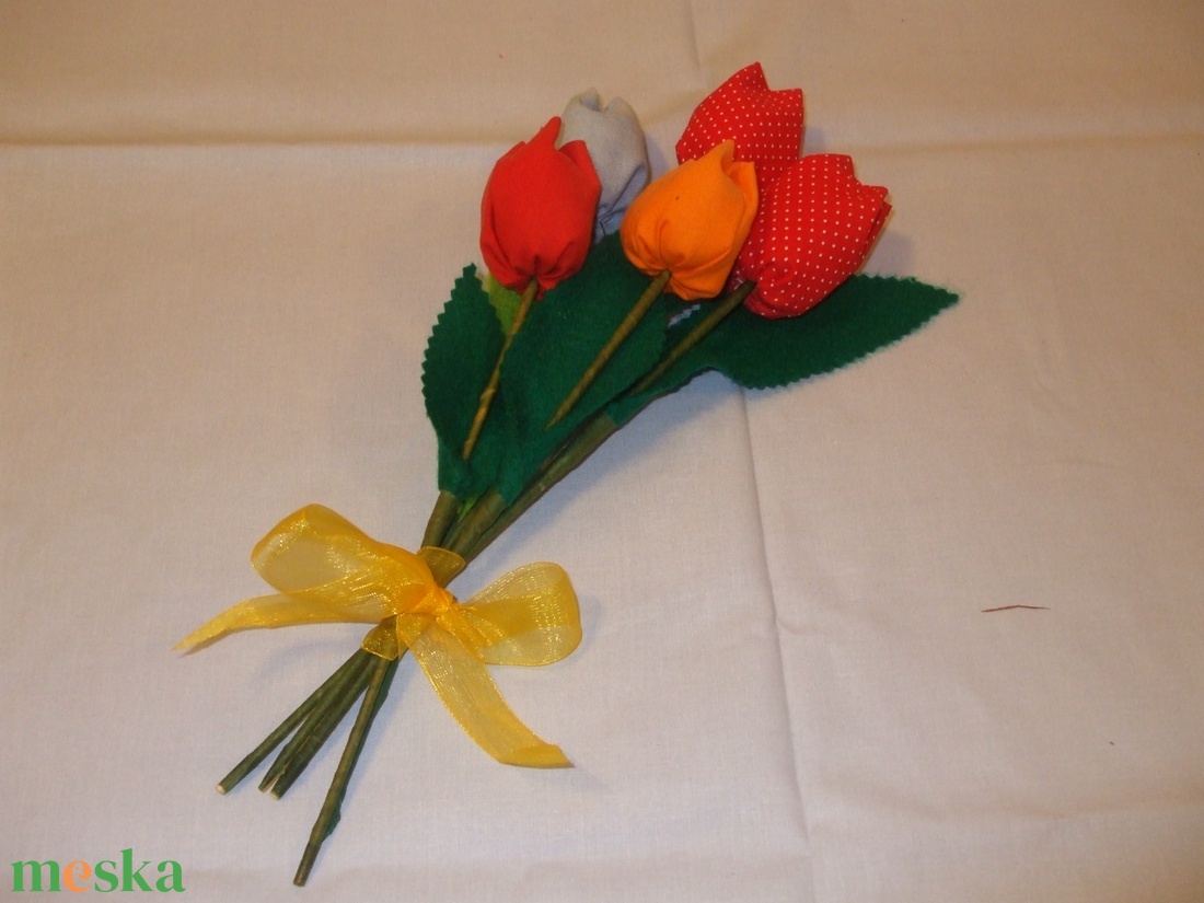 Anyák napi textil tulipáncsokor - otthon & életmód - dekoráció - virágdísz és tartó - csokor & virágdísz - Meska.hu Anyák napi textil tulipáncsokor - otthon & életmód - dekoráció - virágdísz és tartó - csokor & virágdísz - Meska.hu