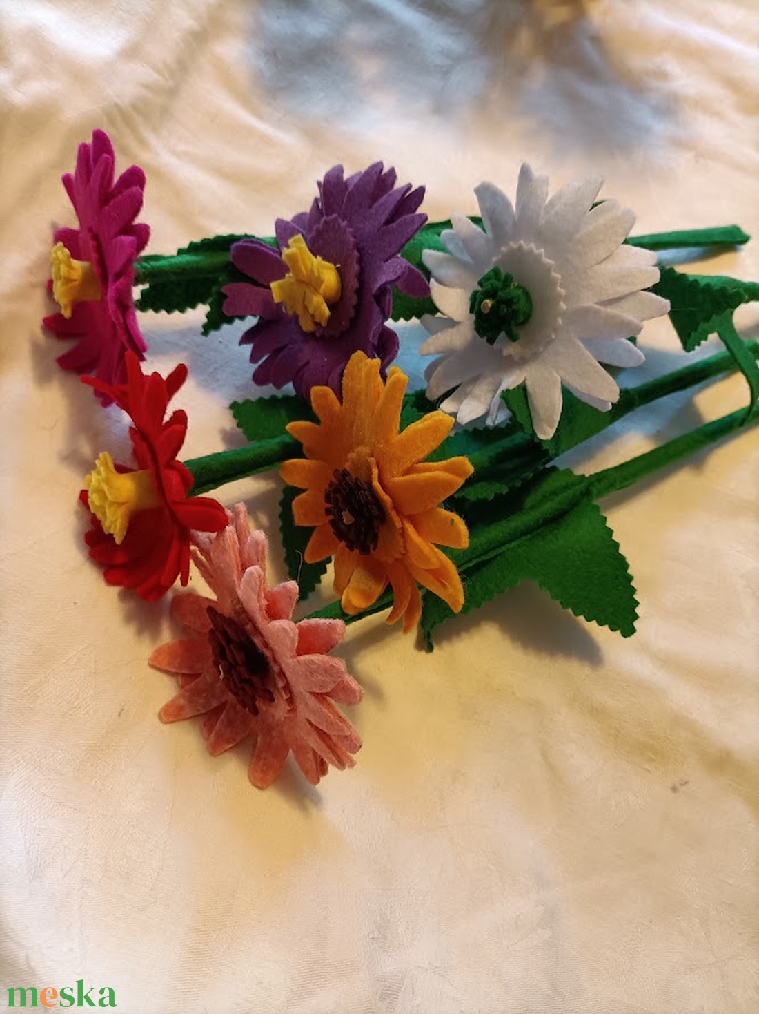Anyák-napi gerbera filcből - otthon & életmód - dekoráció - virágdísz és tartó - csokor & virágdísz - Meska.hu Anyák-napi gerbera filcből - otthon & életmód - dekoráció - virágdísz és tartó - csokor & virágdísz - Meska.hu