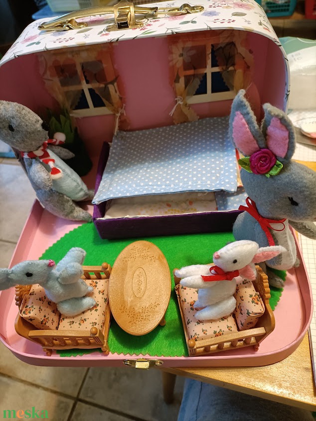 Nyuszicsalád a böröndben - játék & sport - plüssállat & játékfigura - nyuszi - Meska.hu