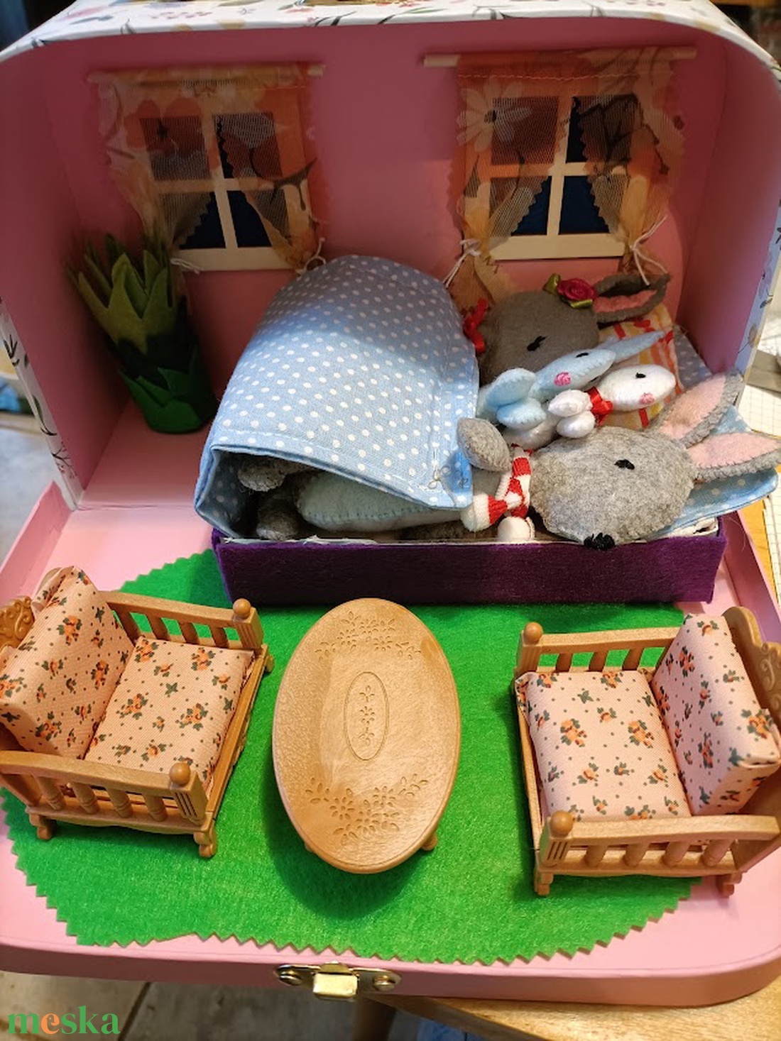 Nyuszicsalád a böröndben - játék & sport - plüssállat & játékfigura - nyuszi - Meska.hu