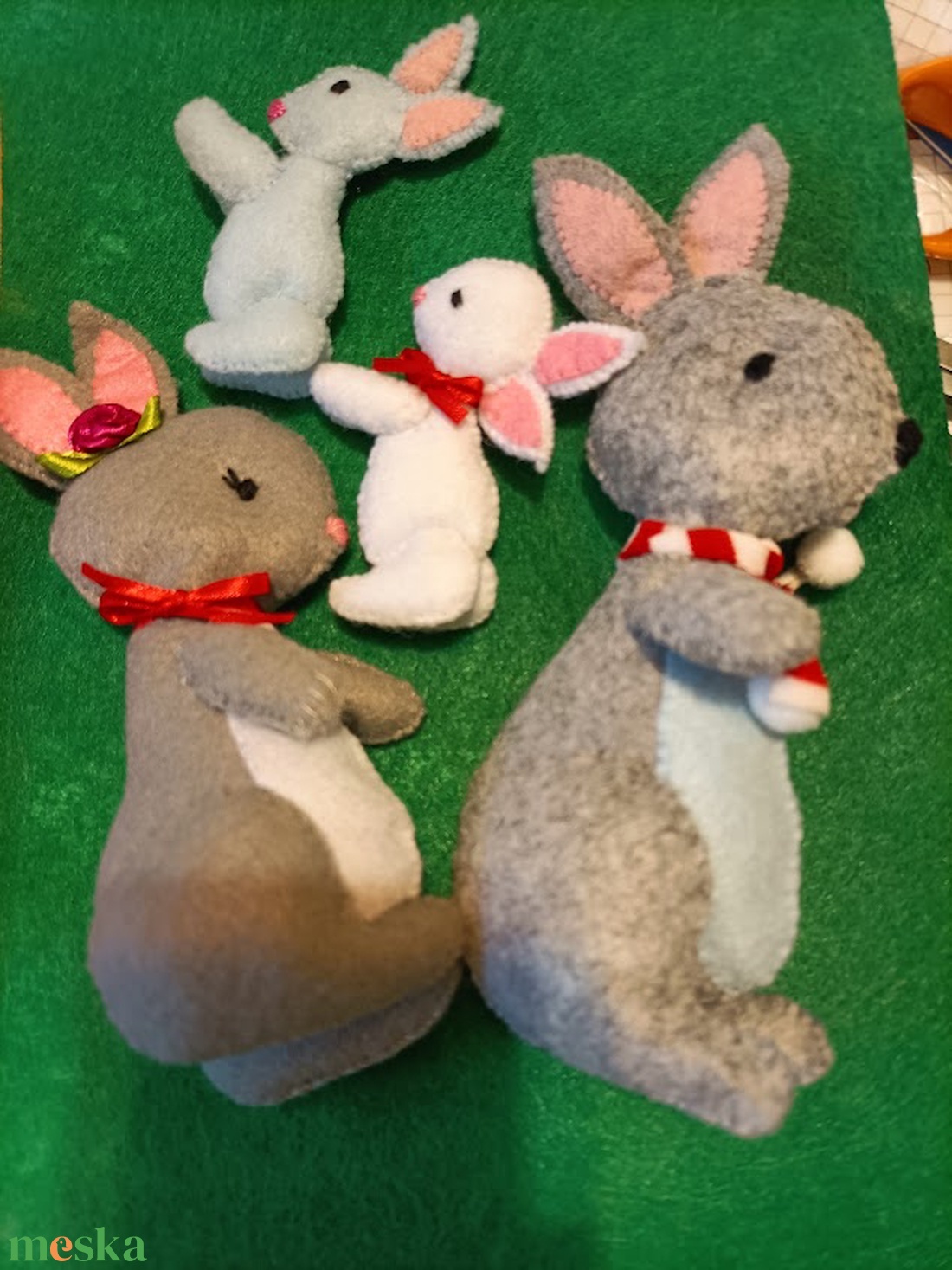 Nyuszicsalád a böröndben - játék & sport - plüssállat & játékfigura - nyuszi - Meska.hu