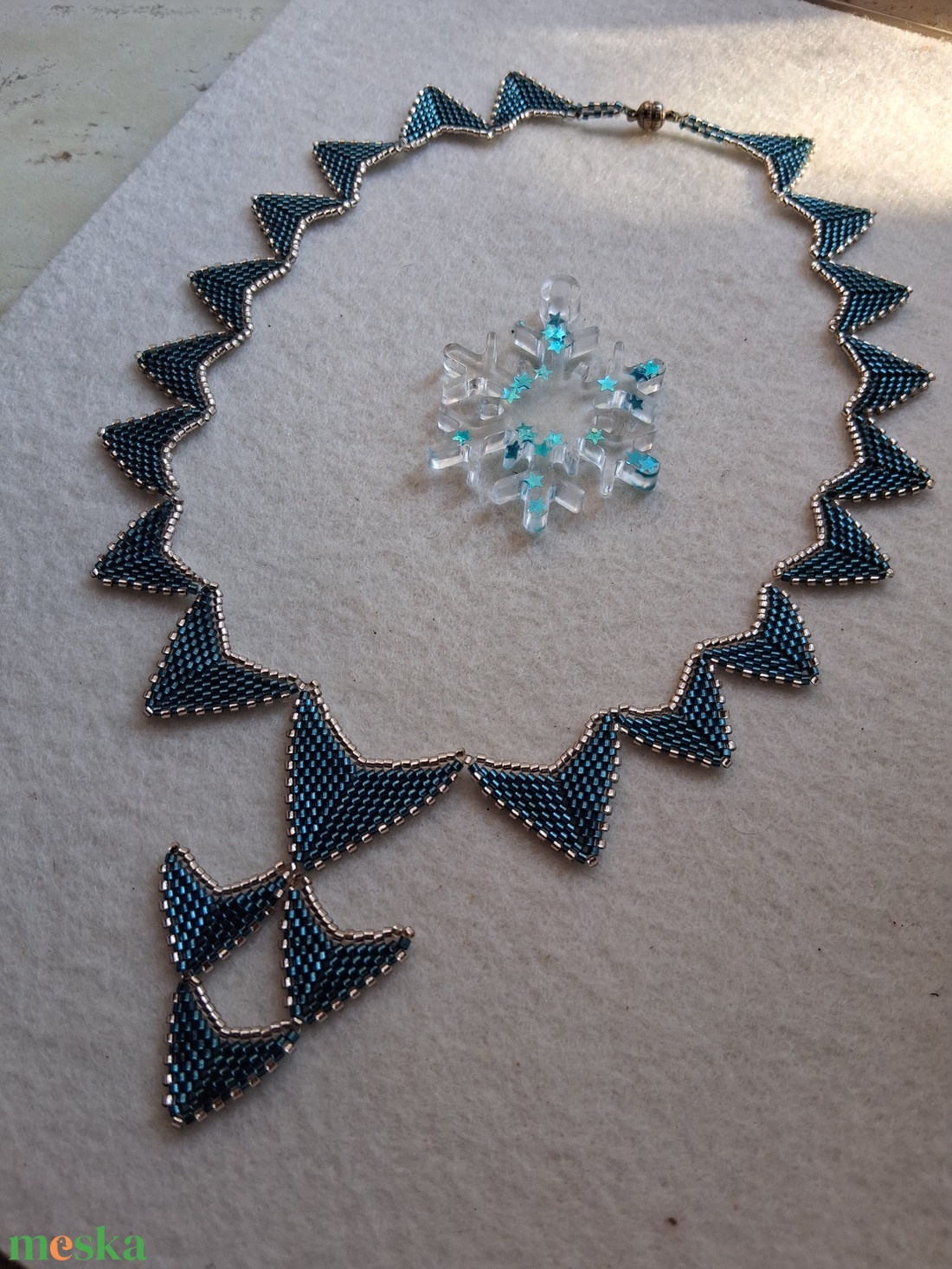 Elegáns 3D hatású gyöngyfűzött nyaklánc - ékszer - nyaklánc - y nyaklánc - Meska.hu