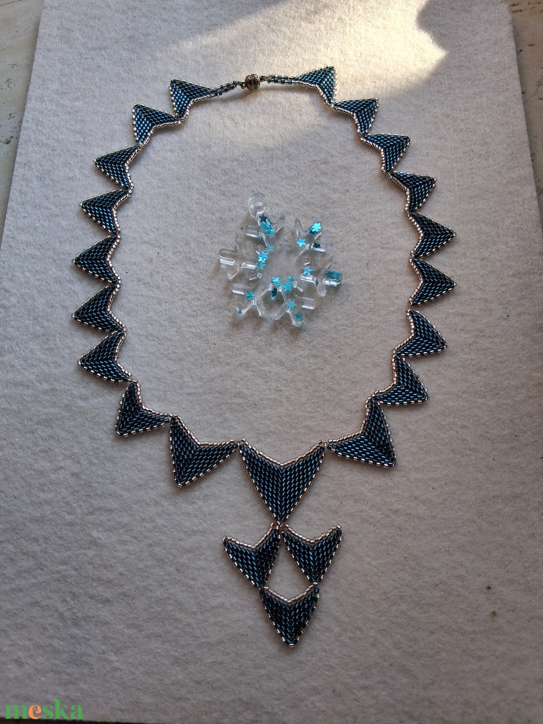 Elegáns 3D hatású gyöngyfűzött nyaklánc - ékszer - nyaklánc - y nyaklánc - Meska.hu