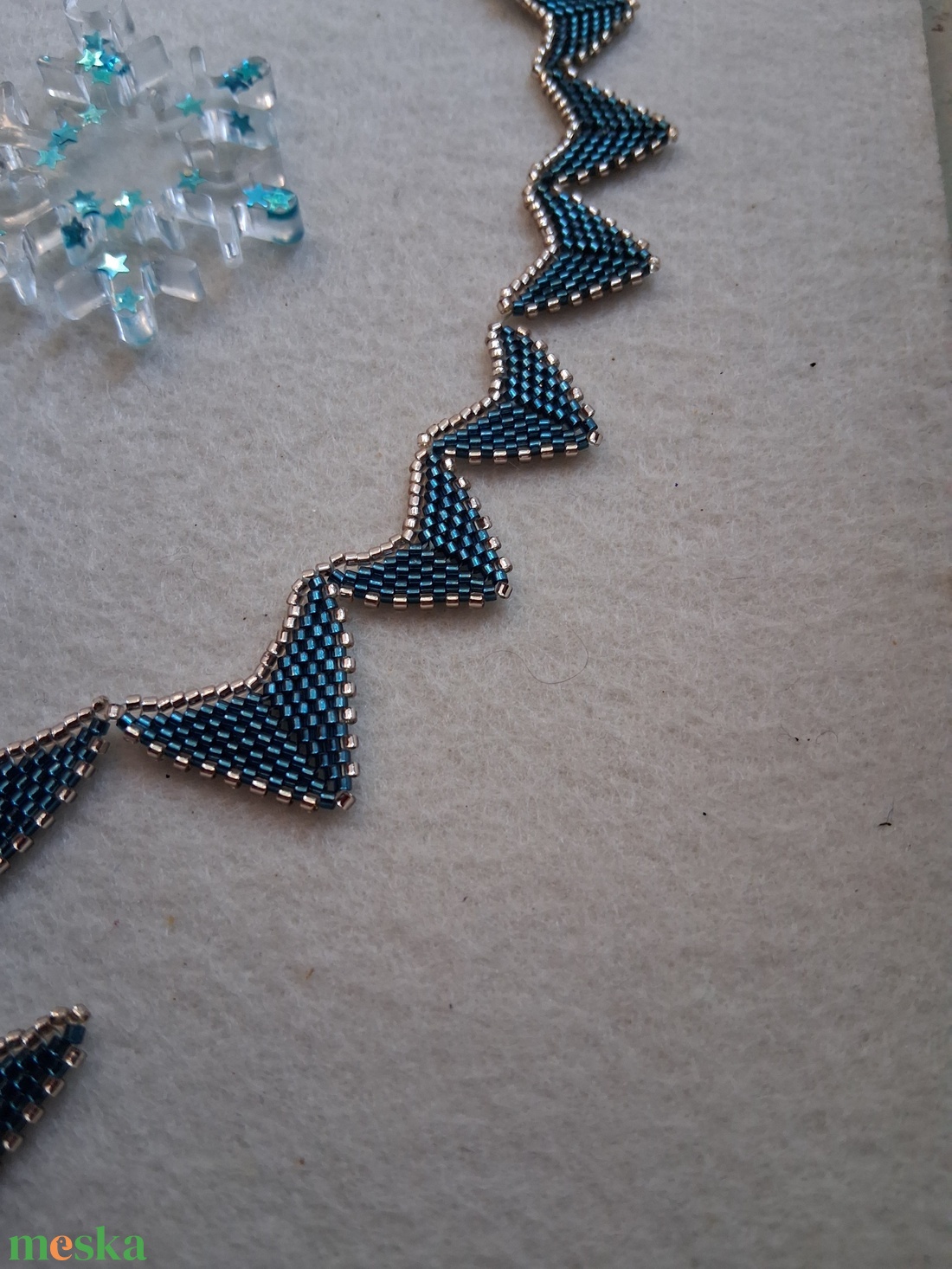 Elegáns 3D hatású gyöngyfűzött nyaklánc - ékszer - nyaklánc - y nyaklánc - Meska.hu