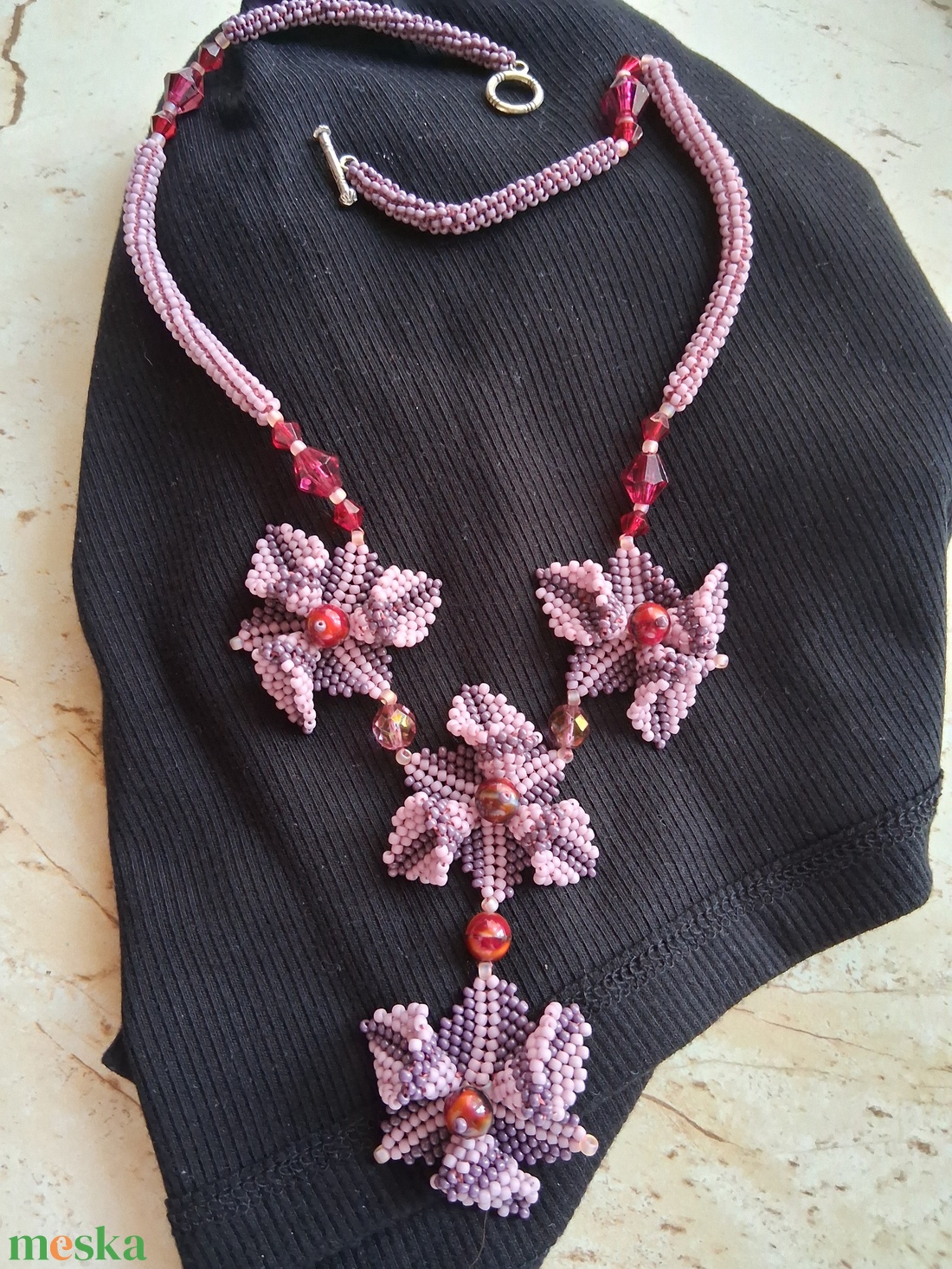 Elegáns virágos gyöngyfűzött nyaklánc - ékszer - nyaklánc - hosszú nyaklánc - Meska.hu