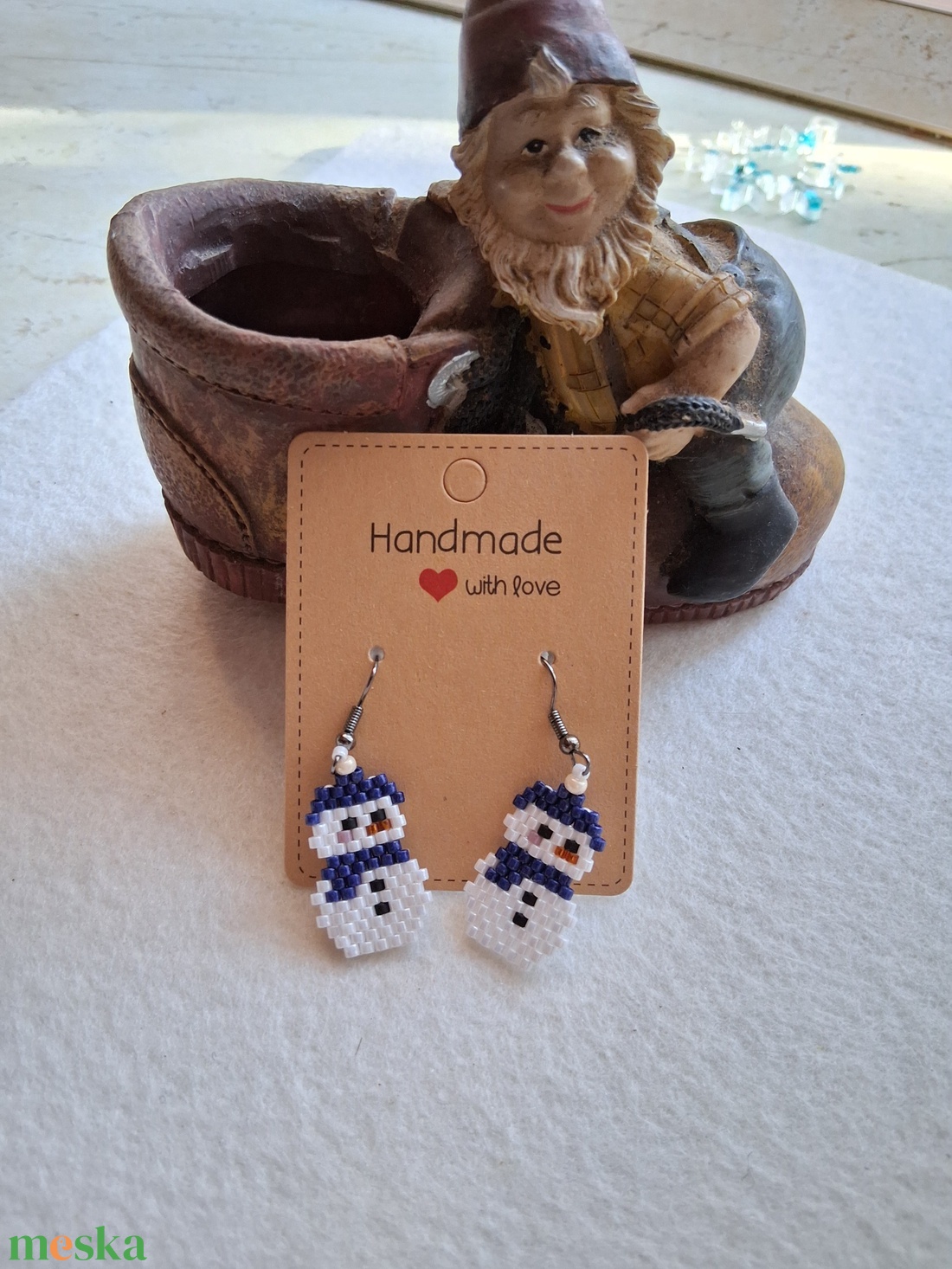 Gyöngyfűzött fülbevaló hóemberke - ékszer - fülbevaló - lógó fülbevaló - Meska.hu