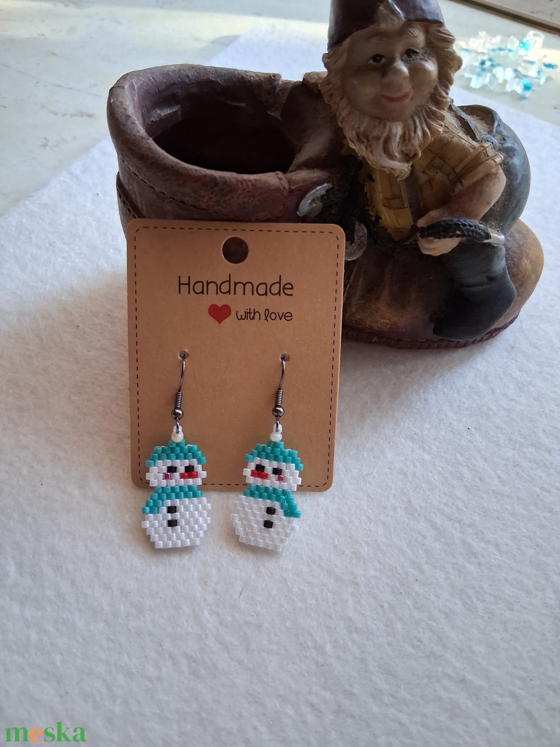 Gyöngyfűzött fülbevaló hóemberke - ékszer - fülbevaló - lógó fülbevaló - Meska.hu