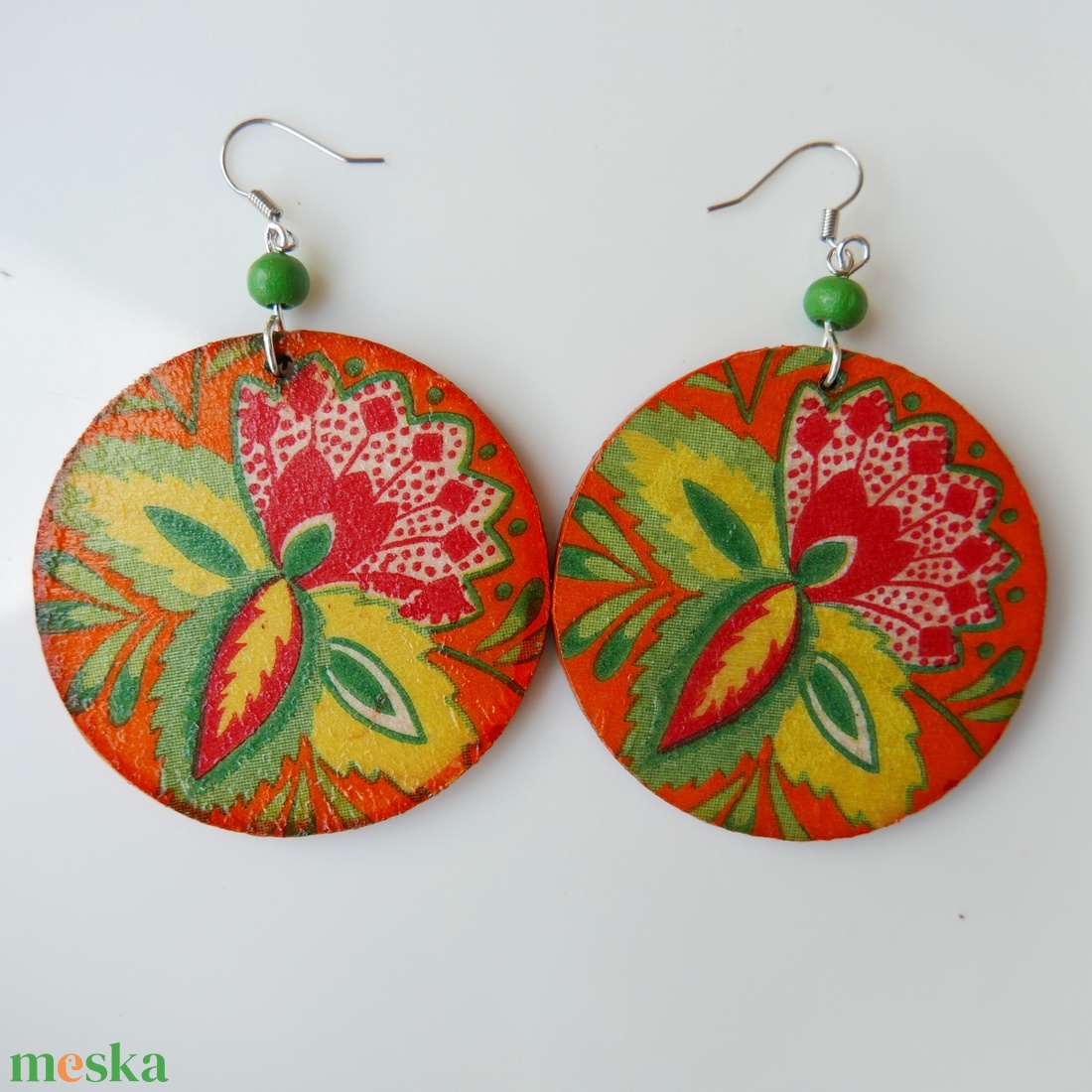 Nyár virága - fa fülbevaló, zöld fa gyönggyel - ékszer - fülbevaló - lógós kerek fülbevaló - Meska.hu