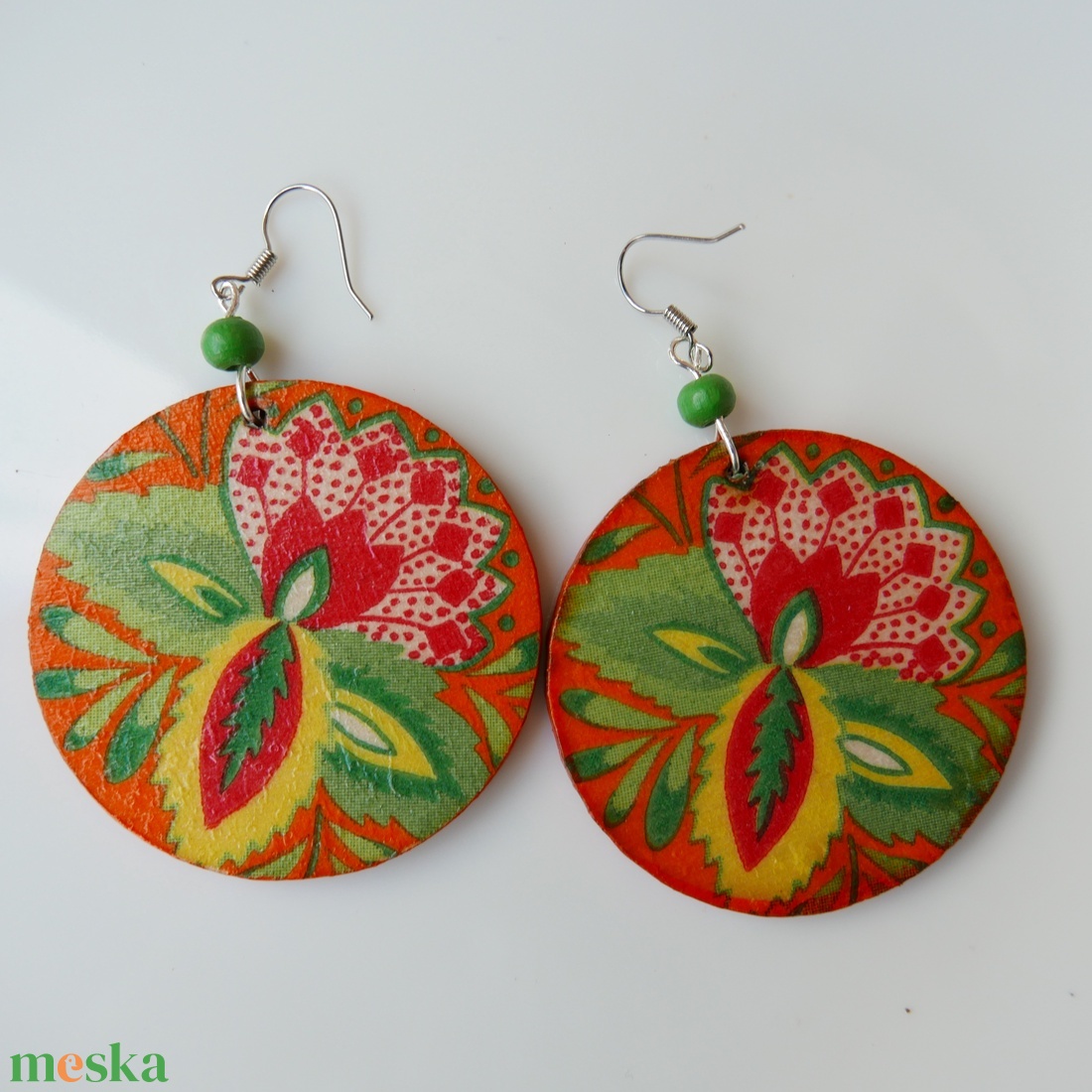 Nyár virága - fa fülbevaló, zöld fa gyönggyel - ékszer - fülbevaló - lógós kerek fülbevaló - Meska.hu