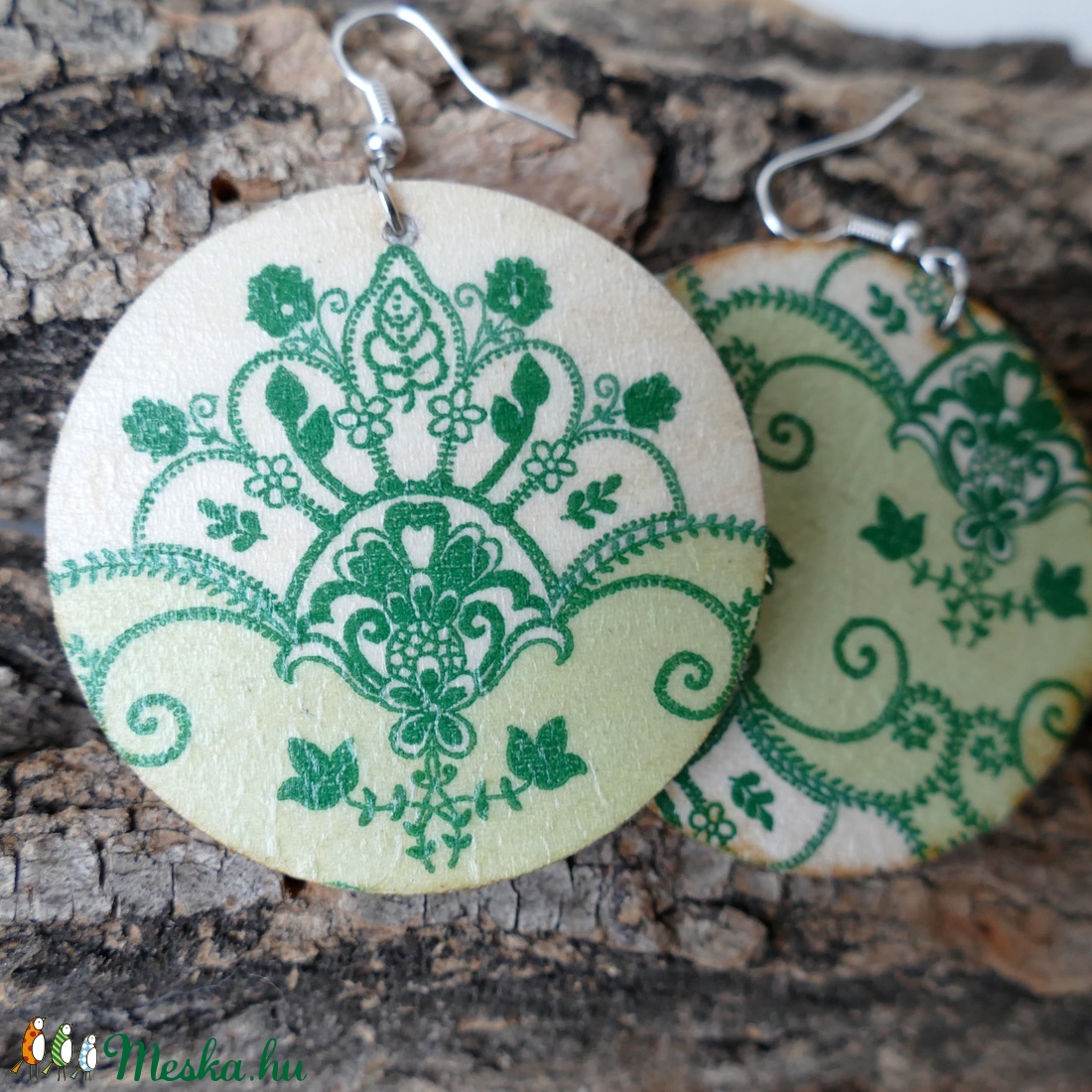 Menta ornamentika - fa fülbevaló zöld növényi mintás díszítéssel -  - Meska.hu