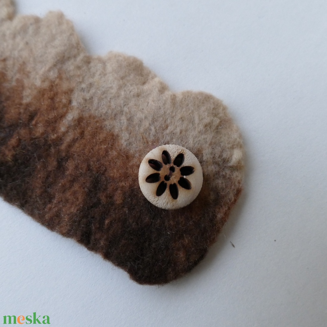 Barna lélekmelegítő- nemezelt karpánt, karkötő, csuklómelegítő - ékszer - karkötő - széles karkötő - Meska.hu