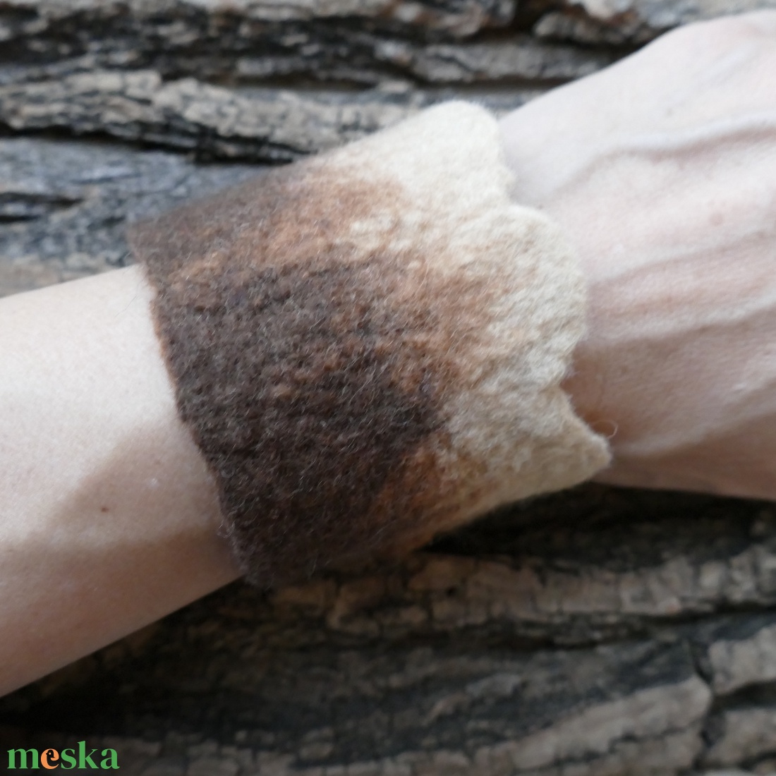 Barna lélekmelegítő- nemezelt karpánt, karkötő, csuklómelegítő - ékszer - karkötő - széles karkötő - Meska.hu