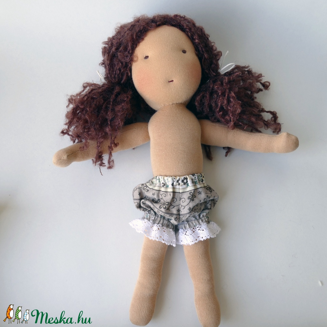 Waldorf baba -hagyományos waldorf baba göndör hajjal, természetes anyagokból -  - Meska.hu