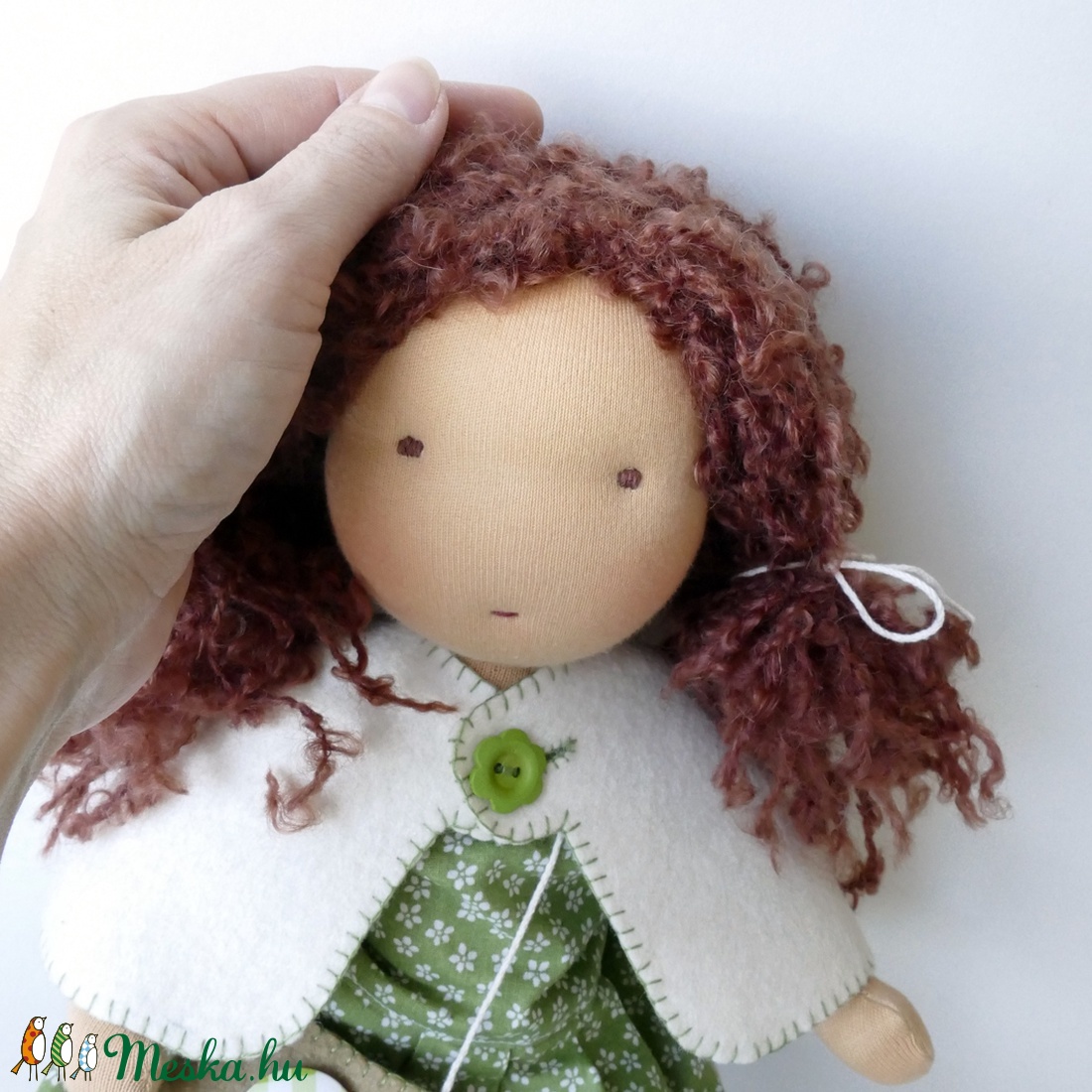 Waldorf baba -hagyományos waldorf baba göndör hajjal, természetes anyagokból -  - Meska.hu
