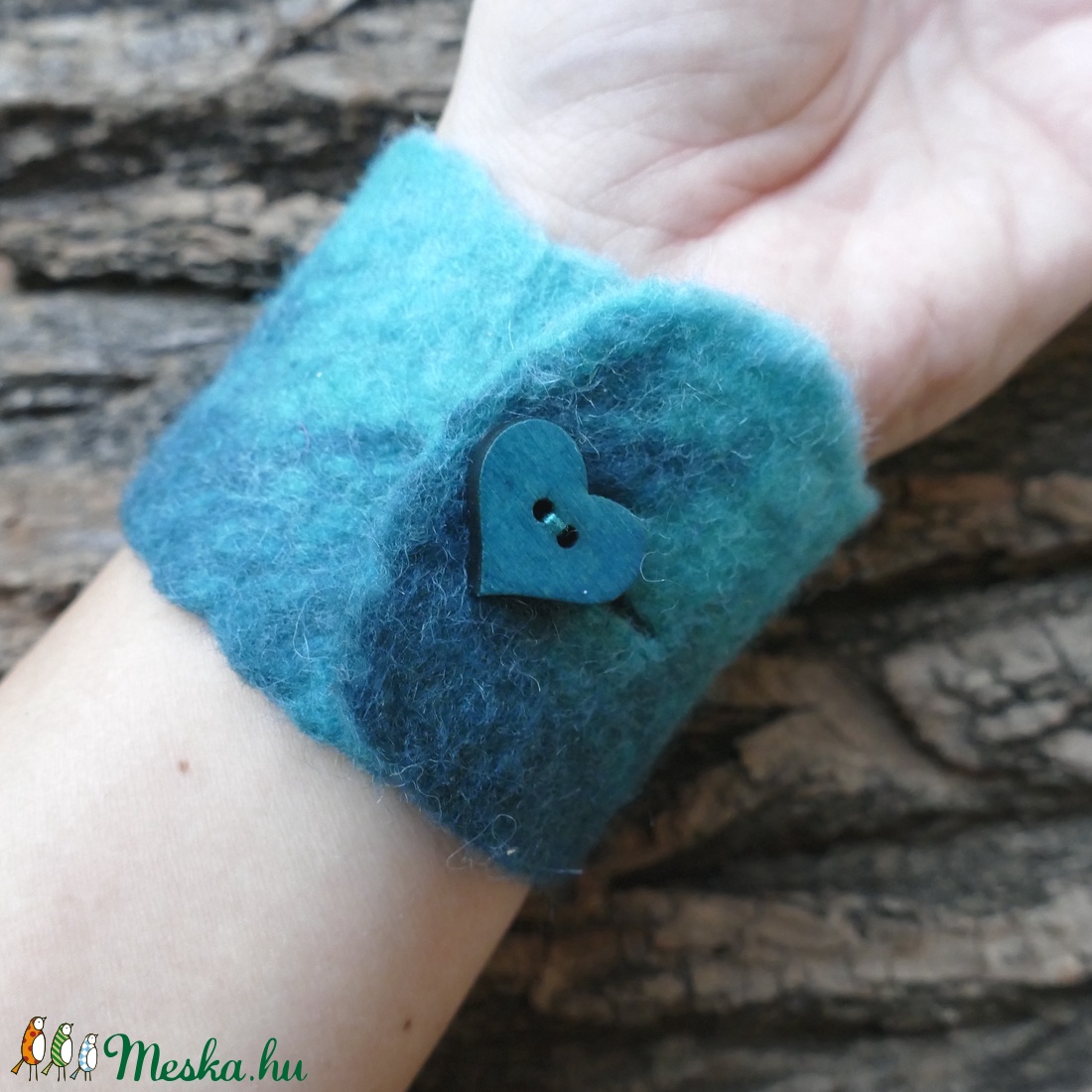 Türkiz lélekmelegítő- nemezelt karpánt, karkötő, csuklómelegítő - ékszer - karkötő - széles karkötő - Meska.hu