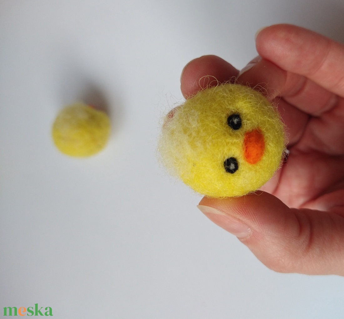 Csibe bogyók - nemezelt, gömbölyű csibetesók - játék & sport - plüssállat & játékfigura - madár - Meska.hu Csibe bogyók - nemezelt, gömbölyű csibetesók - játék & sport - plüssállat & játékfigura - madár - Meska.hu