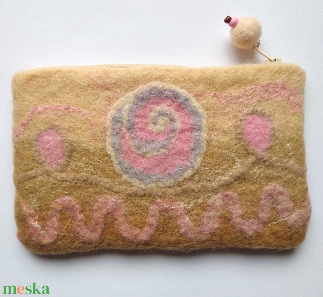 Púder pénztárca - egyedi, nemezelt pénztárca, cipzárral, ásvány és fa gyönggyel - táska & tok - pénztárca & más tok - pénztárca - női pénztárca - Meska.hu
