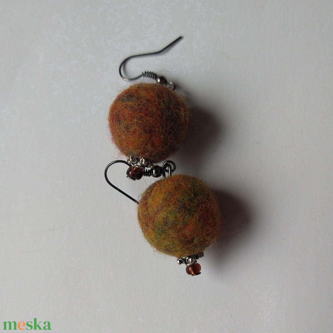 Őszi levél fülbevaló - fülbevaló gyönggyel - ékszer - fülbevaló - lógós kerek fülbevaló - Meska.hu