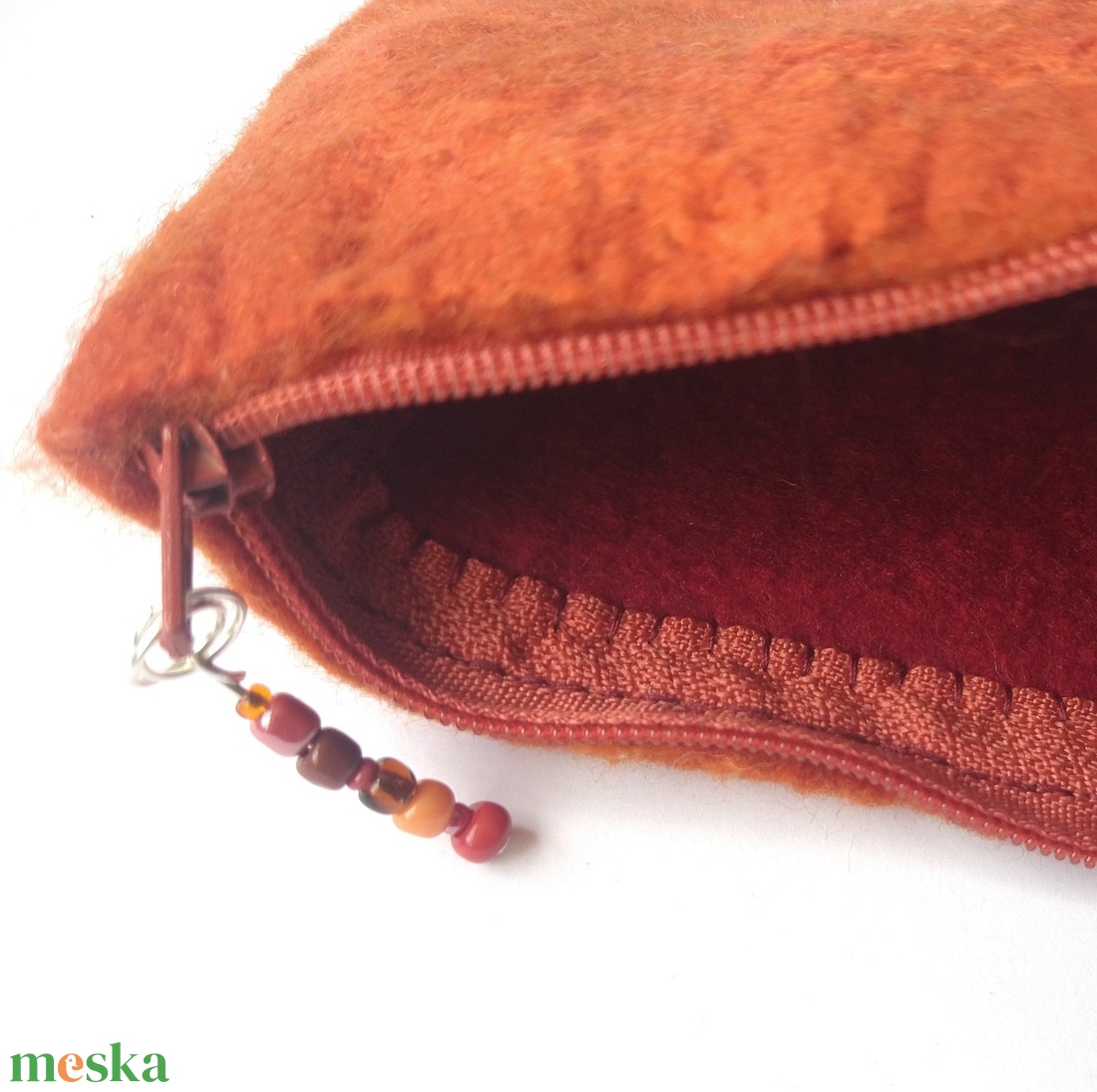 Selymes érintés - egyedi, merinó gyapjúból, selyemmel nemezelt, kézzel varrt és hímzett tolltartó  - otthon & életmód - papír, írószer - tolltartó & ceruzatekercs - Meska.hu