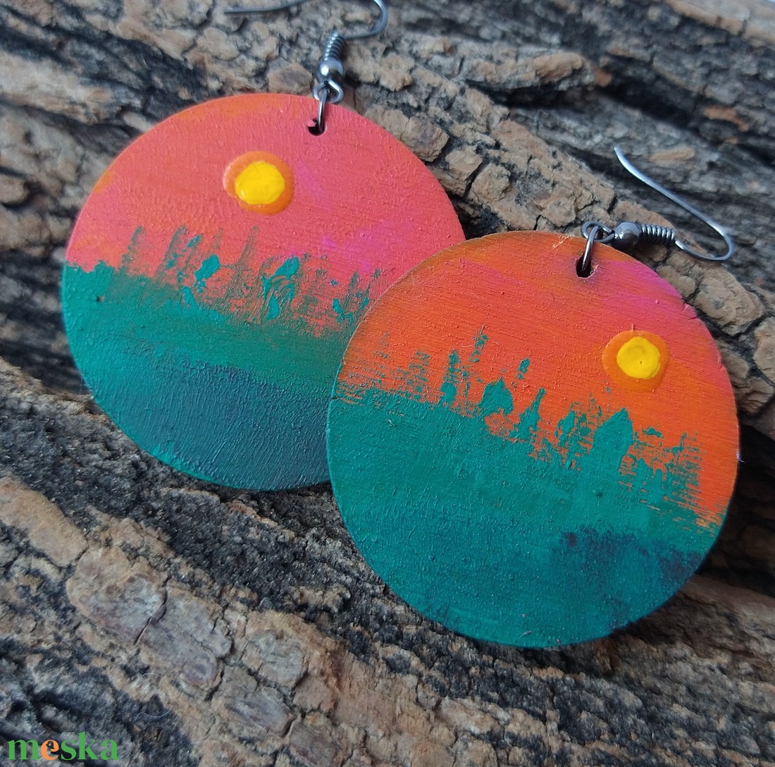 Alkonyat - fa fülbevaló kézzel festve - ékszer - fülbevaló - lógós kerek fülbevaló - Meska.hu