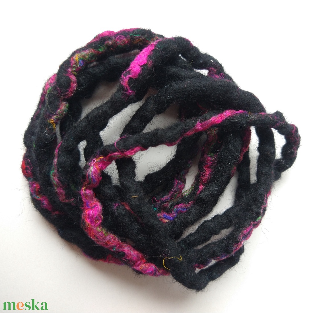 Karnevál nemez lánc - gyapjúból, selyemmel nemezelt karkötő, nyaklánc, bokalánc, hajdísz... - ékszer - karkötő - széles karkötő - Meska.hu