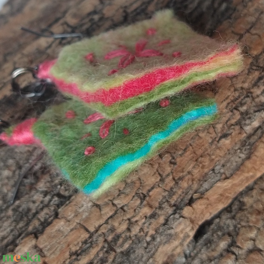 Bohém fülbevaló 1. - újra felhasznált anyagból készült, színes, gyapjú fülbevaló  - ékszer - fülbevaló - lógó fülbevaló - Meska.hu