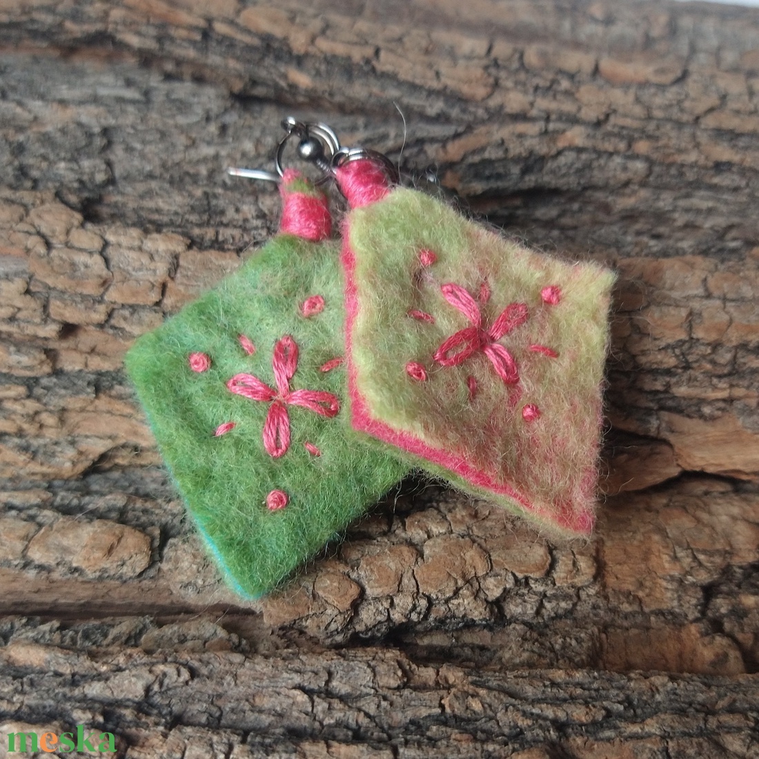 Bohém fülbevaló 1. - újra felhasznált anyagból készült, színes, gyapjú fülbevaló  - ékszer - fülbevaló - lógó fülbevaló - Meska.hu