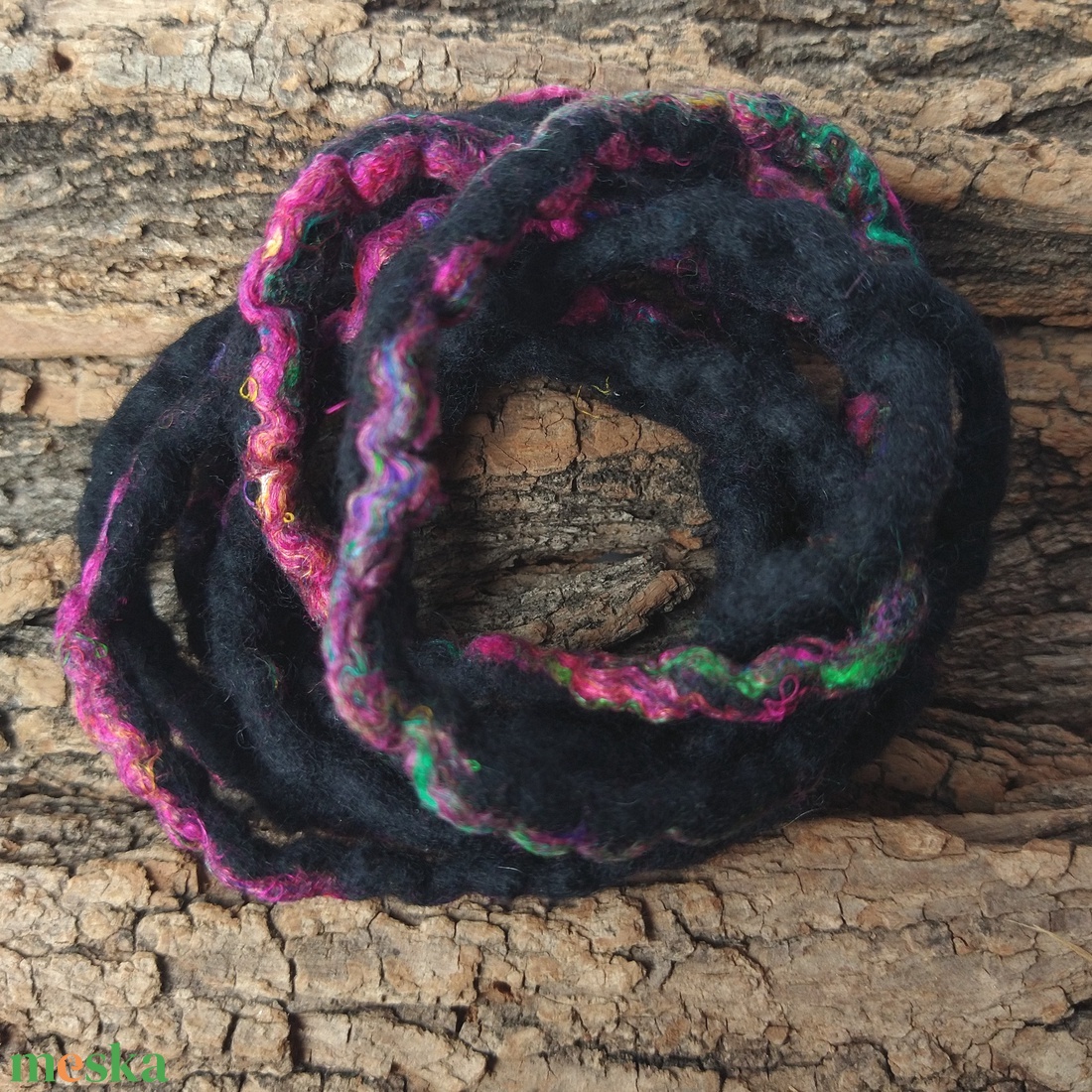 Karnevál nemez lánc - gyapjúból, selyemmel nemezelt karkötő, nyaklánc, bokalánc, hajdísz... - ékszer - karkötő - széles karkötő - Meska.hu