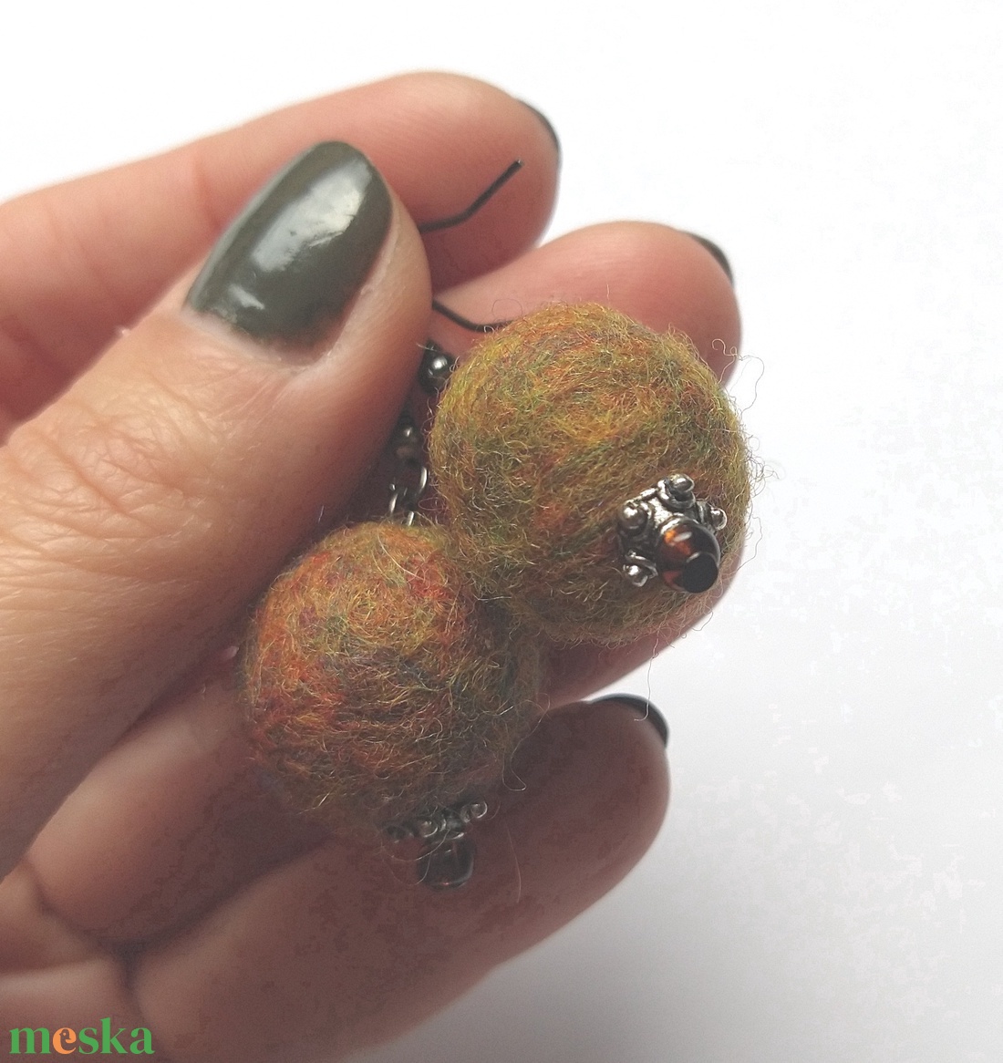 Őszi levél fülbevaló - fülbevaló gyönggyel - ékszer - fülbevaló - lógós kerek fülbevaló - Meska.hu