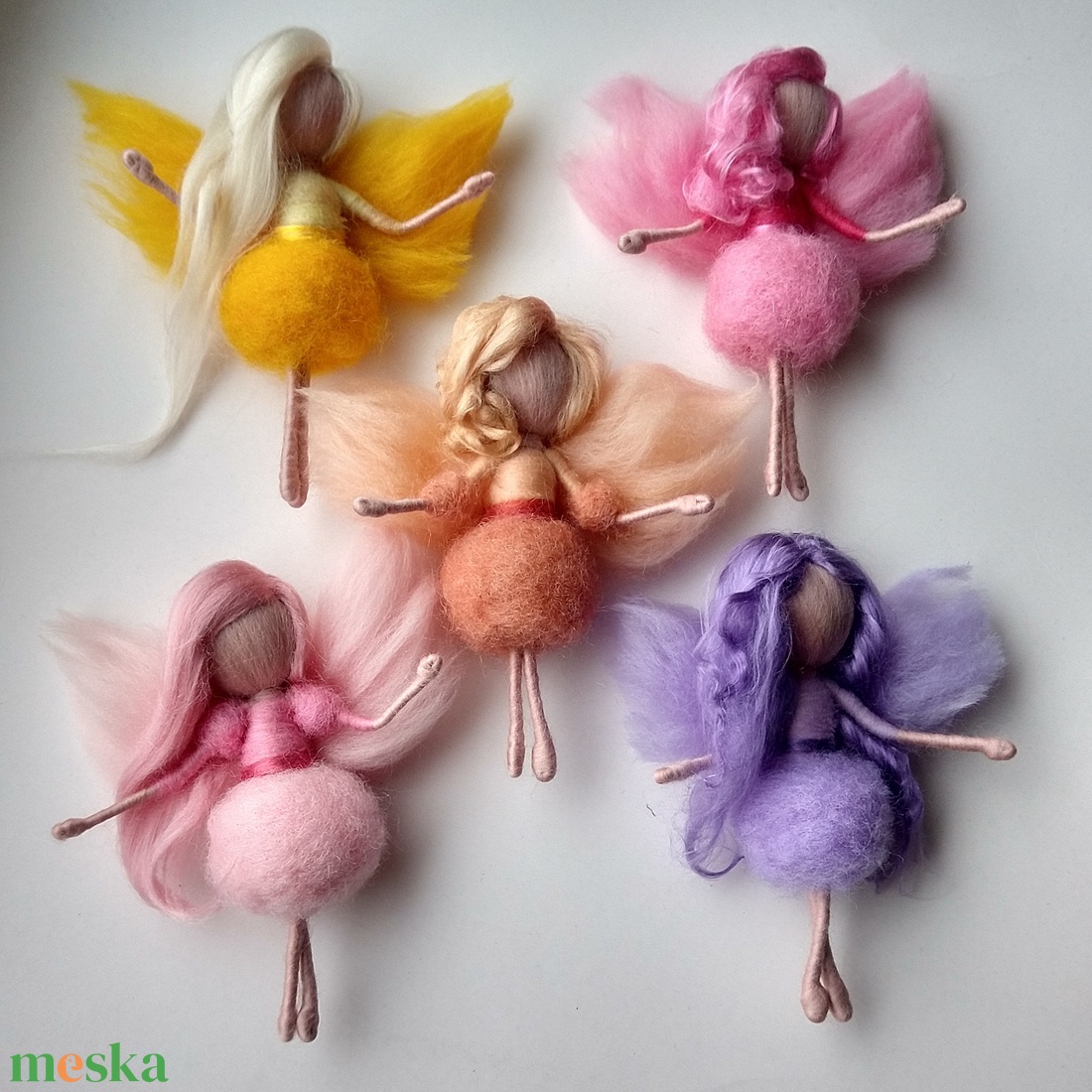 Tavaszi virágtündér, Zöldike - tűnemezelt gyapjú tündér, selyemmel - otthon & életmód - dekoráció - dísztárgy - Meska.hu