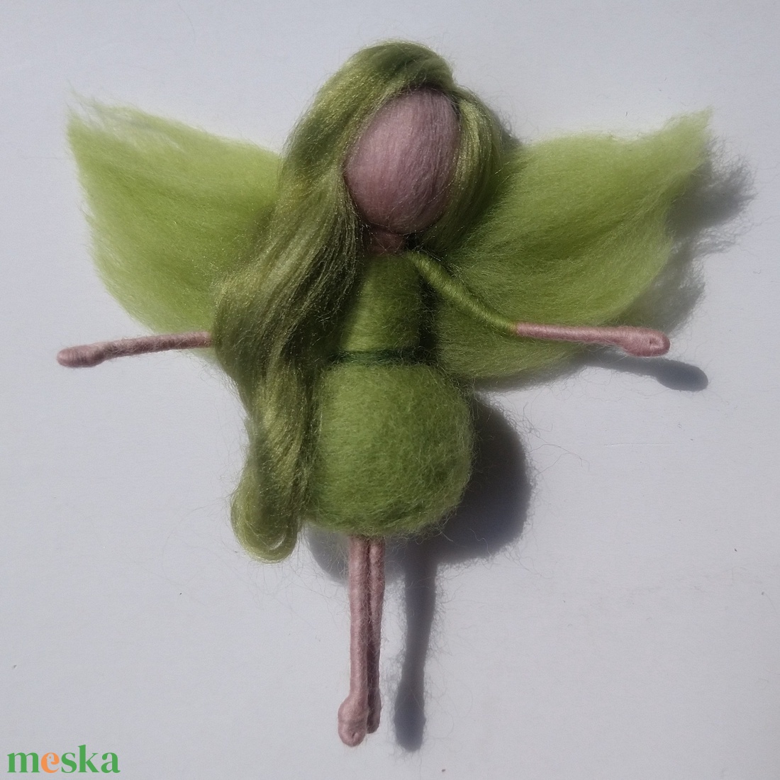 Tavaszi virágtündér, Zöldike - tűnemezelt gyapjú tündér, selyemmel - otthon & életmód - dekoráció - dísztárgy - Meska.hu