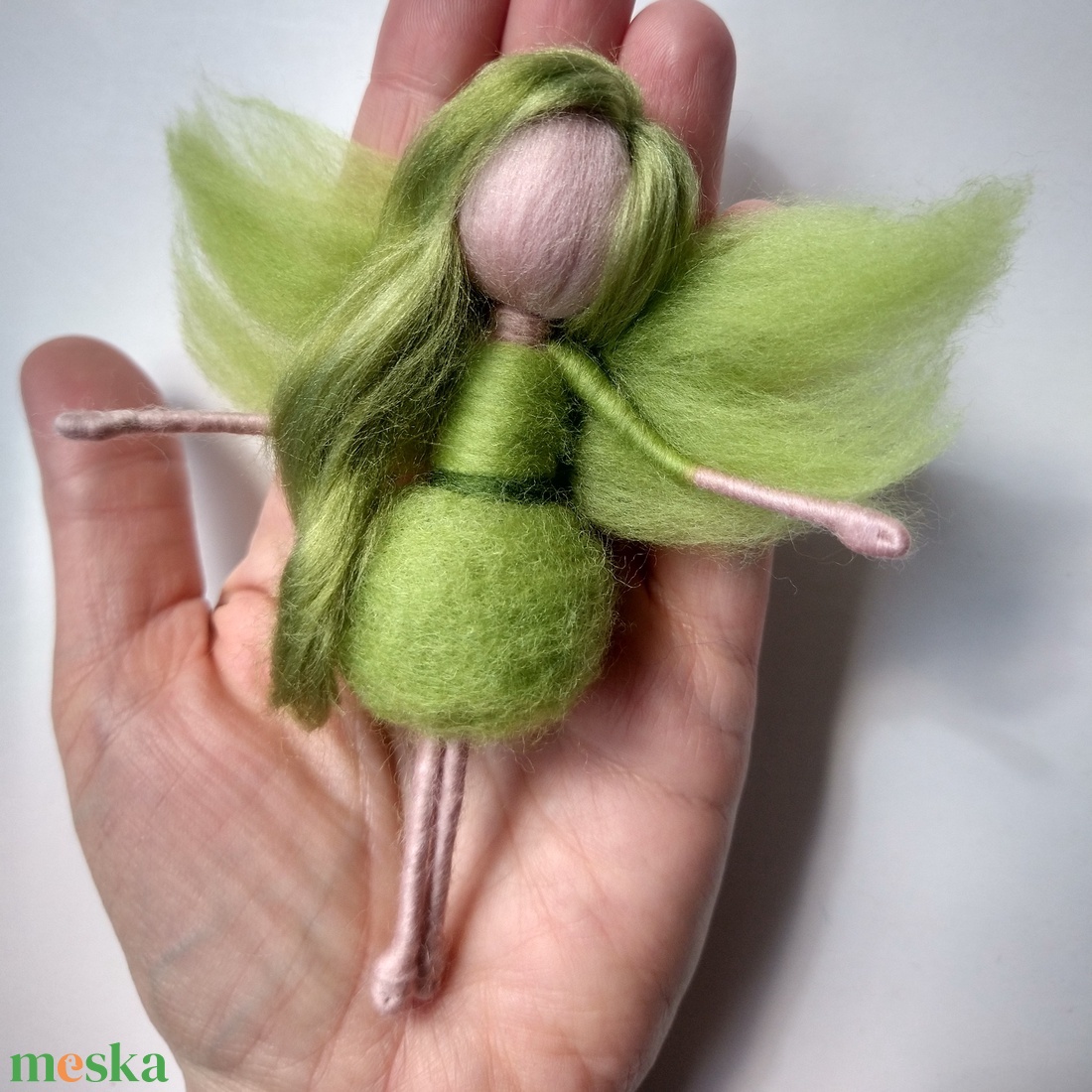 Tavaszi virágtündér, Zöldike - tűnemezelt gyapjú tündér, selyemmel - otthon & életmód - dekoráció - dísztárgy - Meska.hu