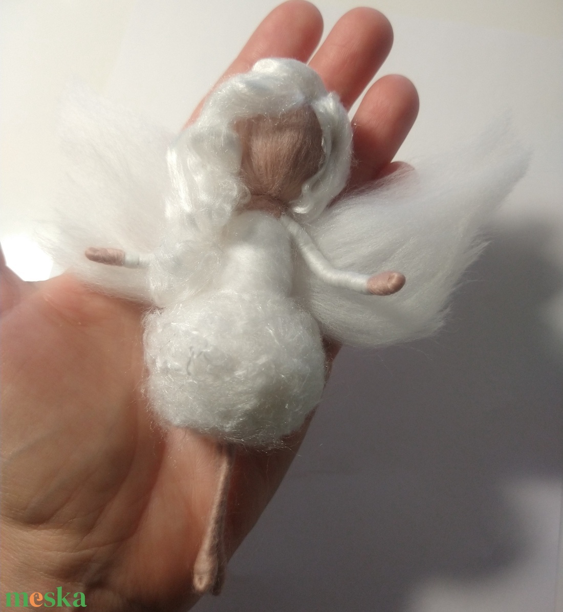 Hófehér tündér - gyapjú tündér, fehér színben, selyemmel - otthon & életmód - dekoráció - dísztárgy - Meska.hu