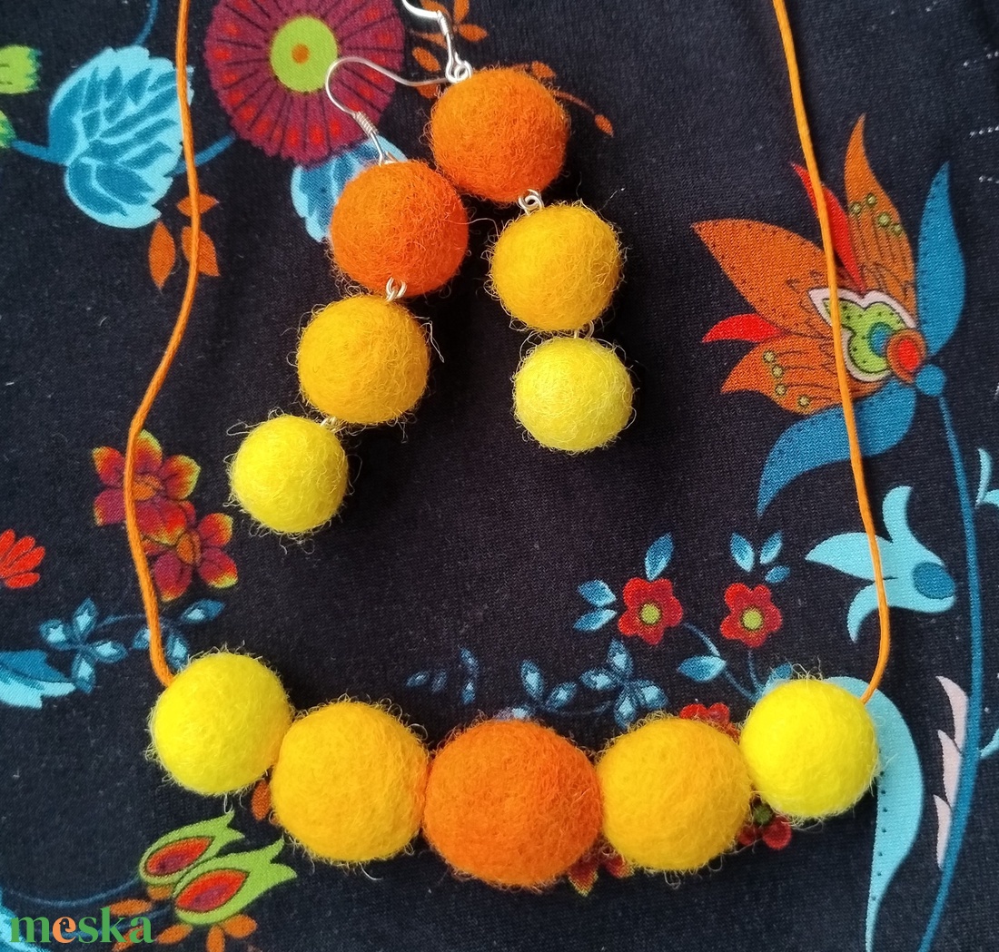 Citrus ékszerszett - gyapjúból nemezelt nyaklánc és fülbevaló - ékszer - ékszerszett - Meska.hu