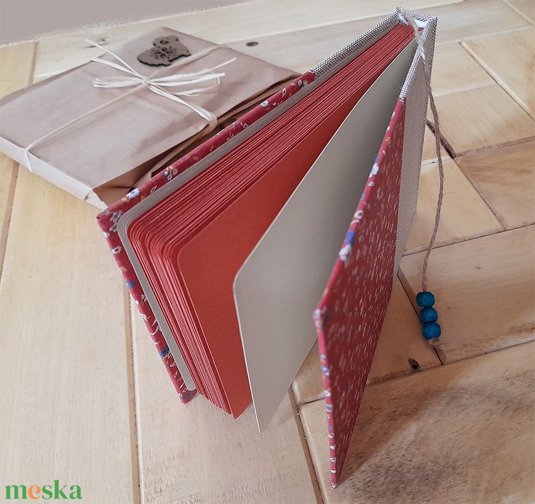 Egyedi sketchbook - kézi kötésű, vörös lapokból - otthon & lakás - papír írószer - jegyzetfüzet & napló - Meska.hu