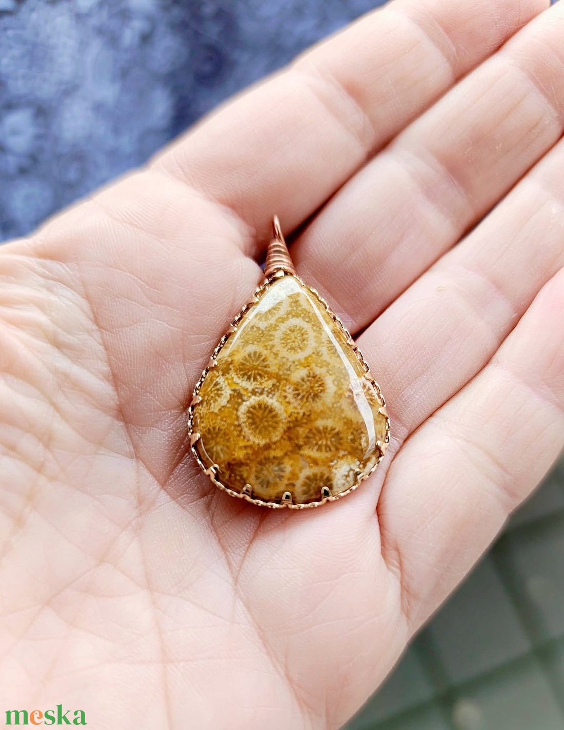 Krizantén - korall fosszília medál - ékszer - nyaklánc - medál - Meska.hu