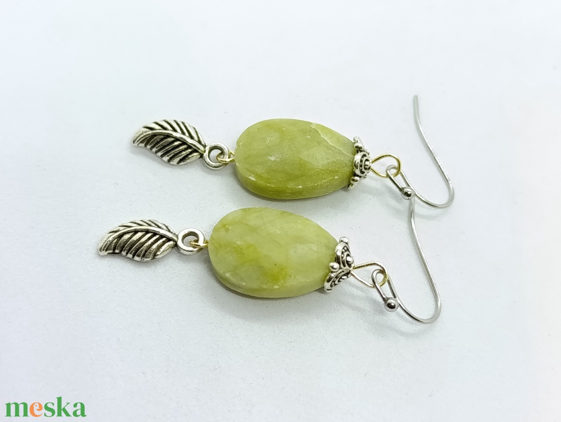 Tavaszi zöld - jáde fülbevaló pár  - ékszer - fülbevaló - lógó fülbevaló - Meska.hu