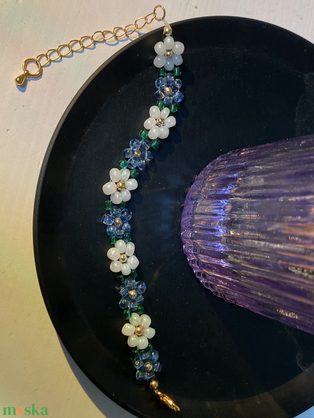 Kék-fehér virágos karkötő - ékszer - karkötő - gyöngyös karkötő - Meska.hu