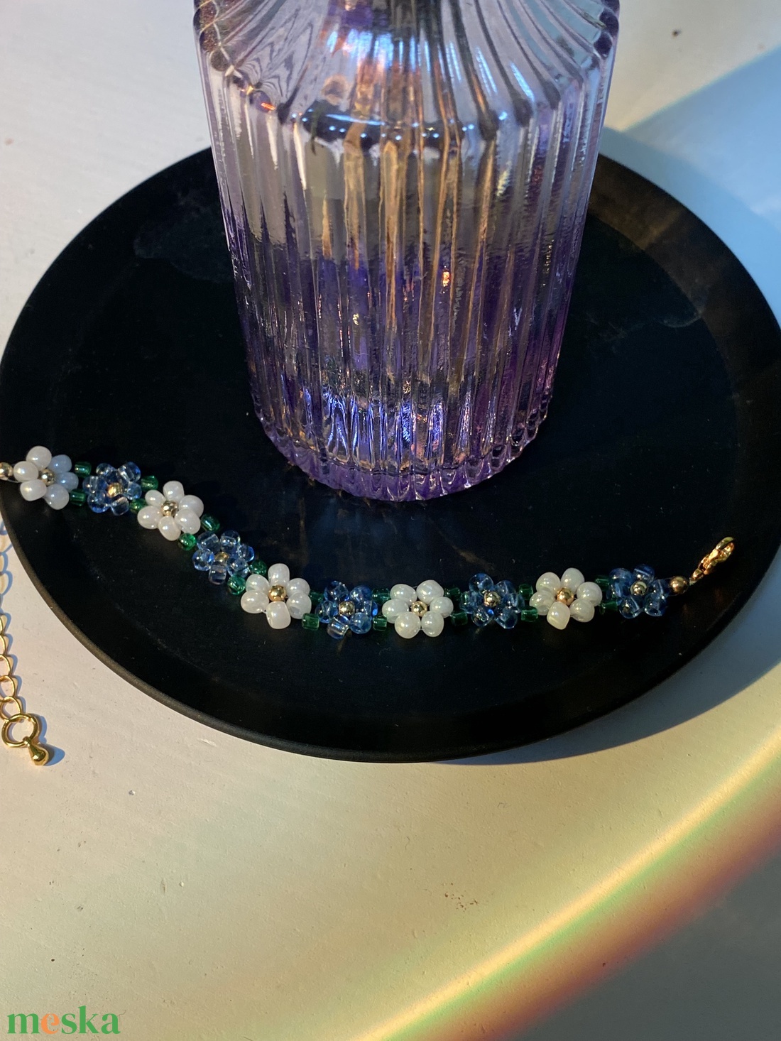 Kék-fehér virágos karkötő - ékszer - karkötő - gyöngyös karkötő - Meska.hu